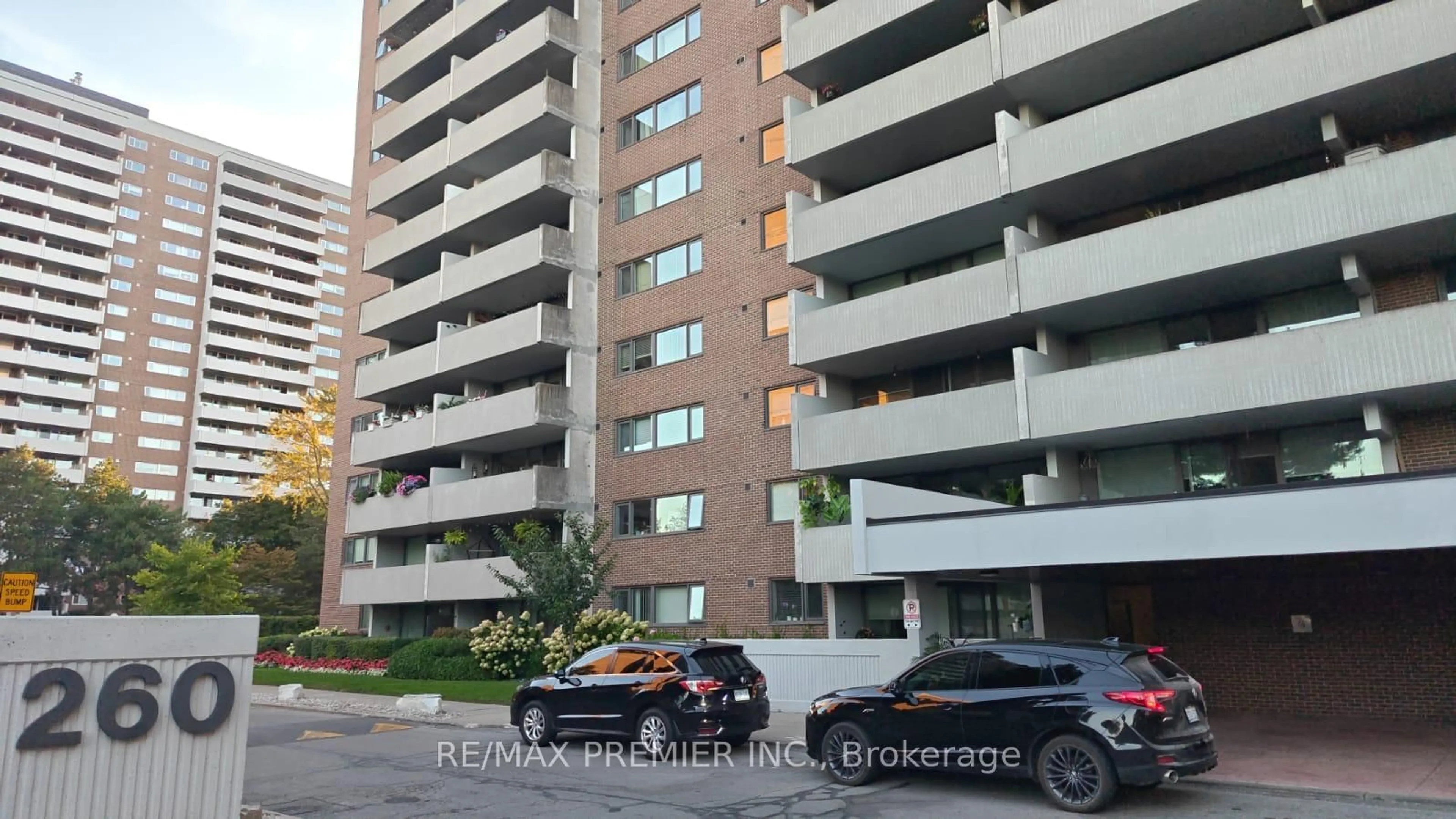 Unknown for 260 Scarlett Rd #1105, Toronto Ontario M6N 4X6