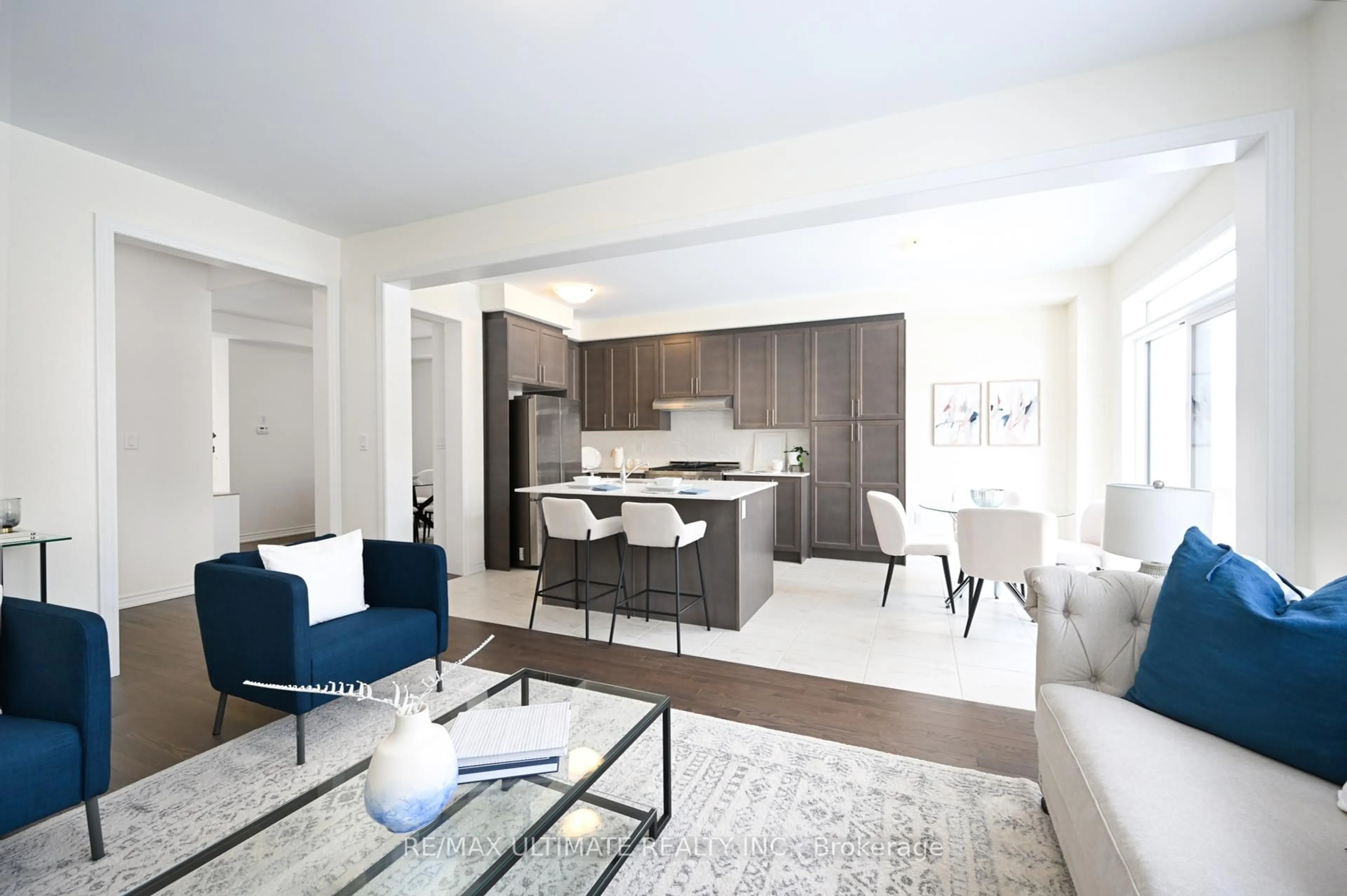Living room with furniture, unknown for 18 Thresher St, Brampton Ontario L6Z 3N1