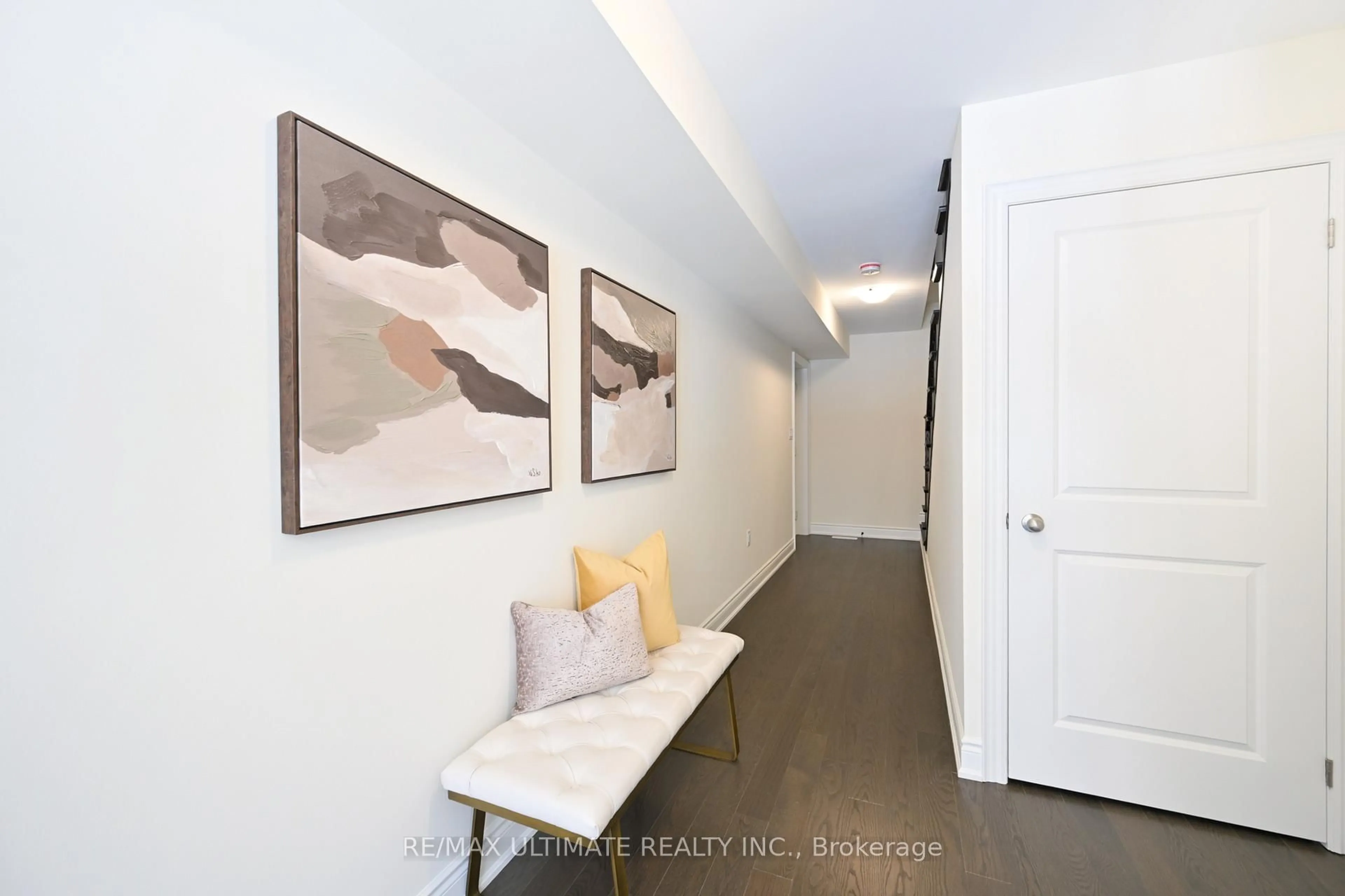 Indoor entryway for 33 Bonnington Dr, Brampton Ontario L7A 5M1