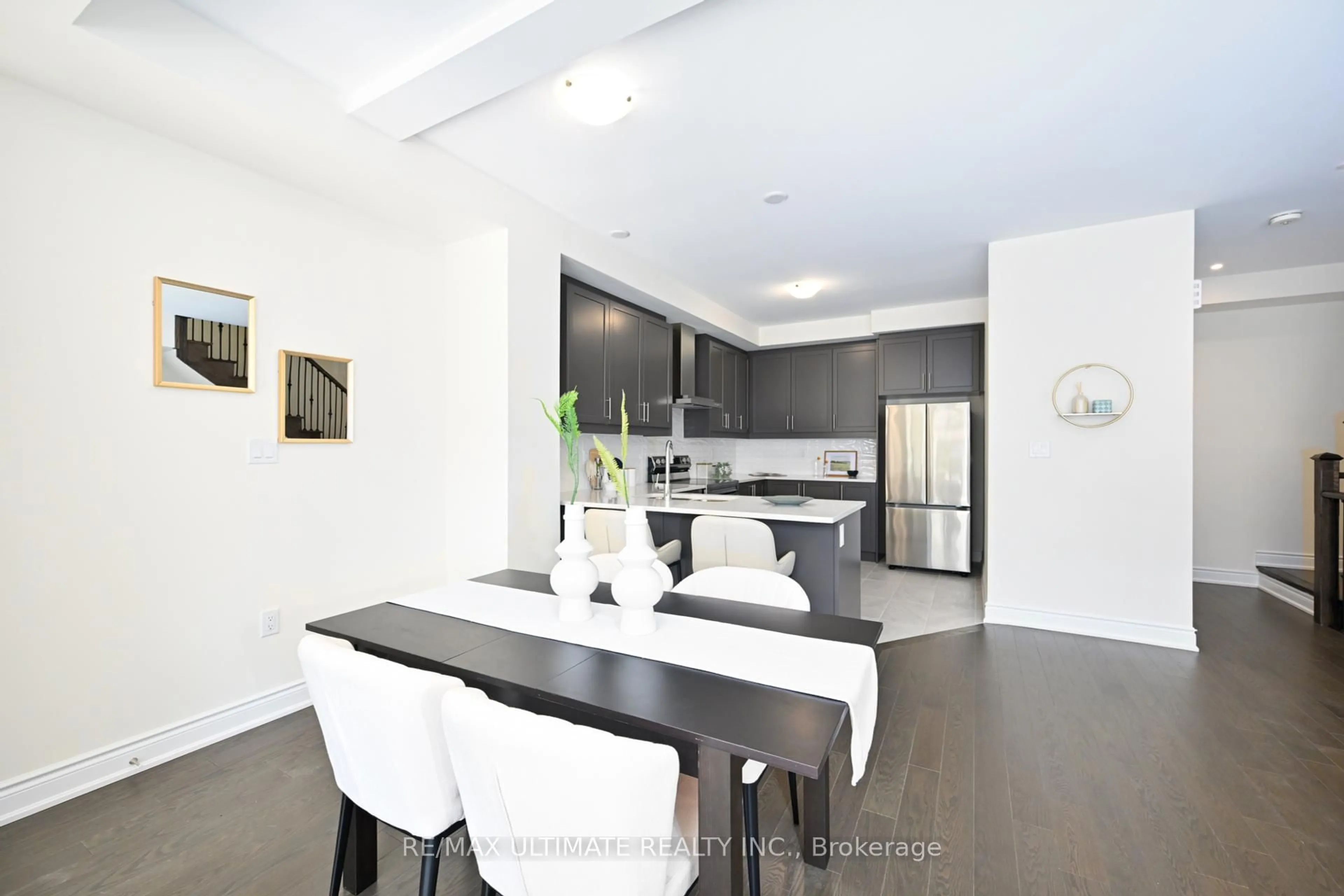 Open concept kitchen, unknown for 33 Bonnington Dr, Brampton Ontario L7A 5M1