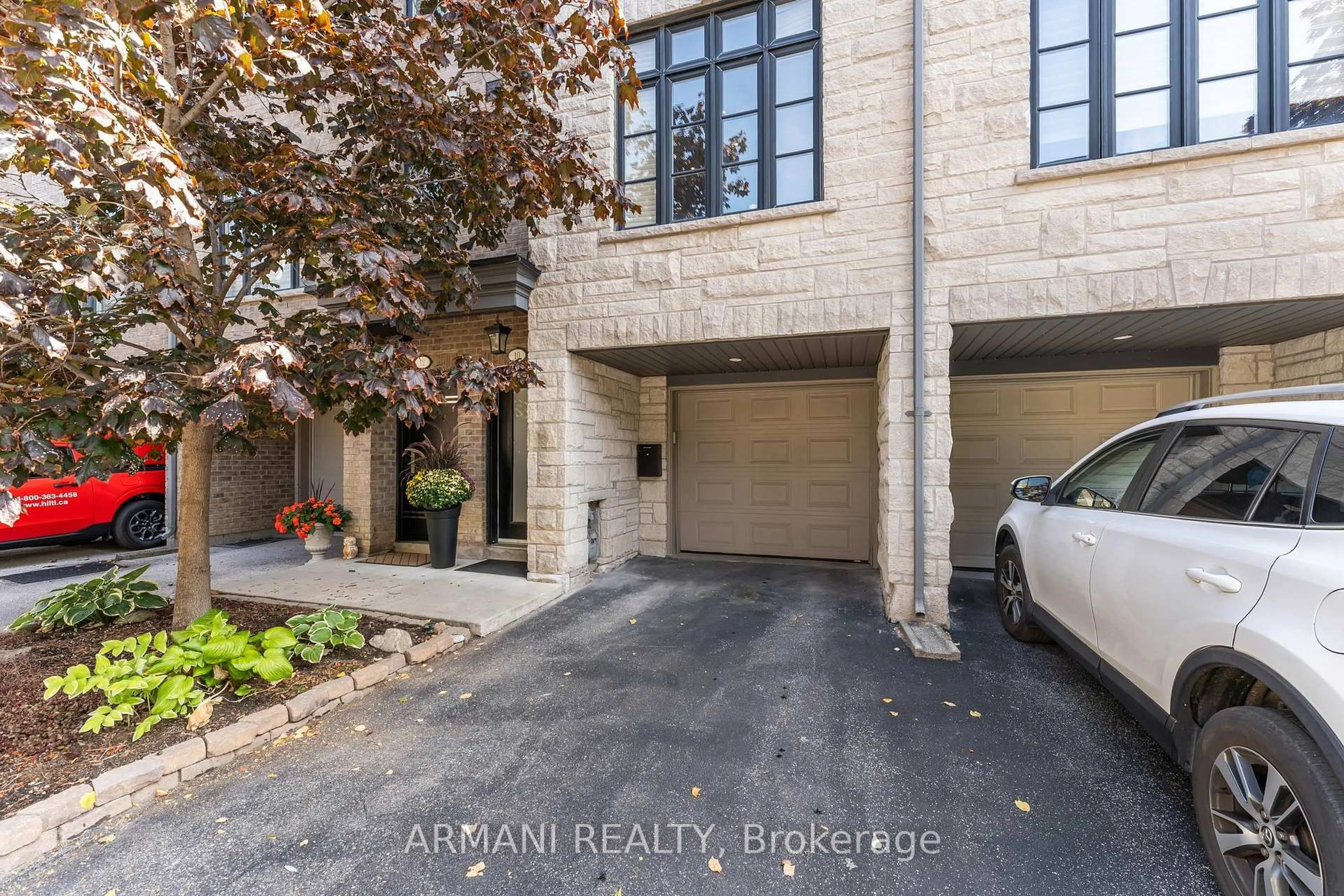 Indoor entryway for 10 Lobo Mews, Toronto Ontario M8Z 0B1