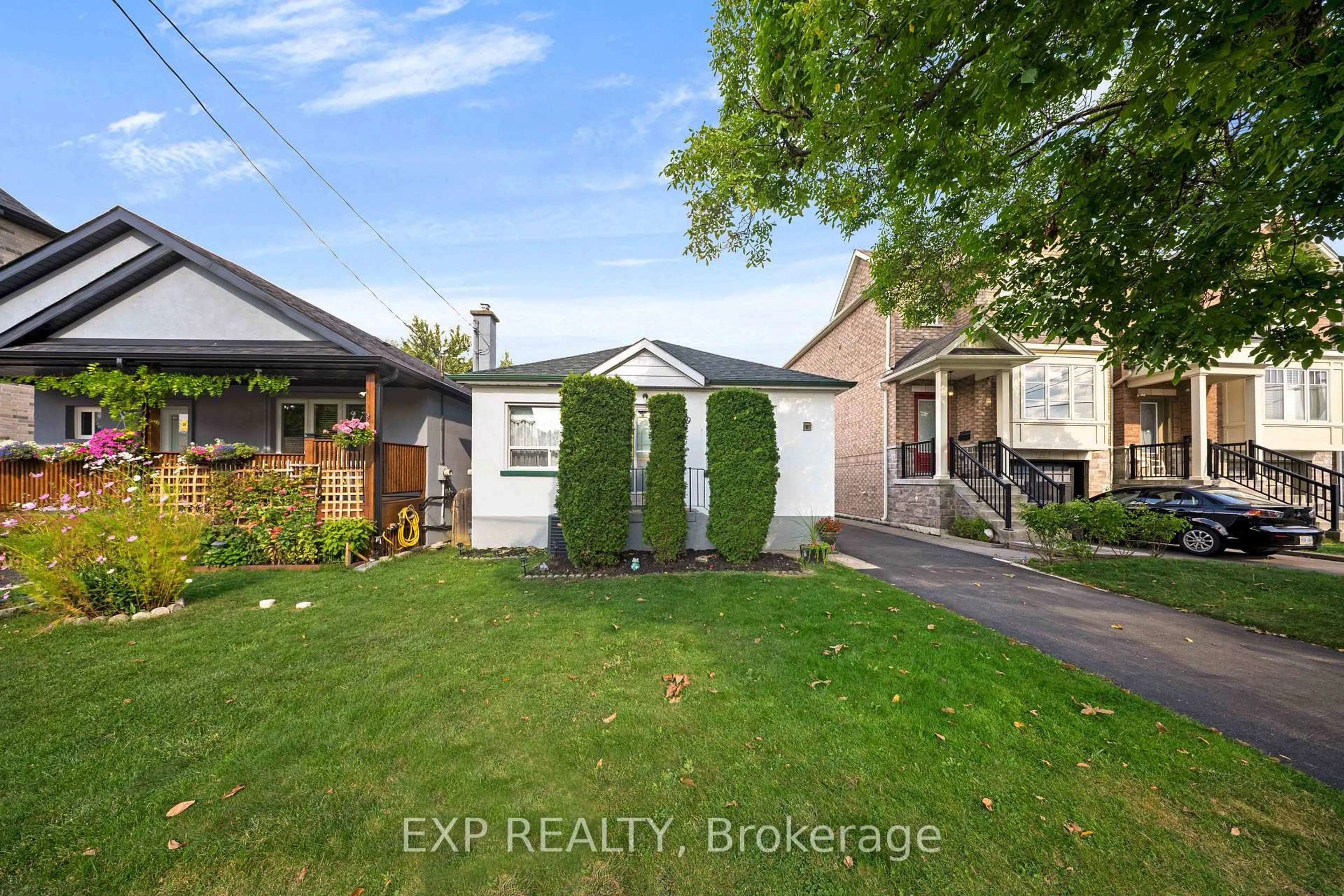 A pic from outside/outdoor area/front of a property/back of a property/a pic from drone, street for 79 Sixteenth St, Toronto Ontario M8V 3J9