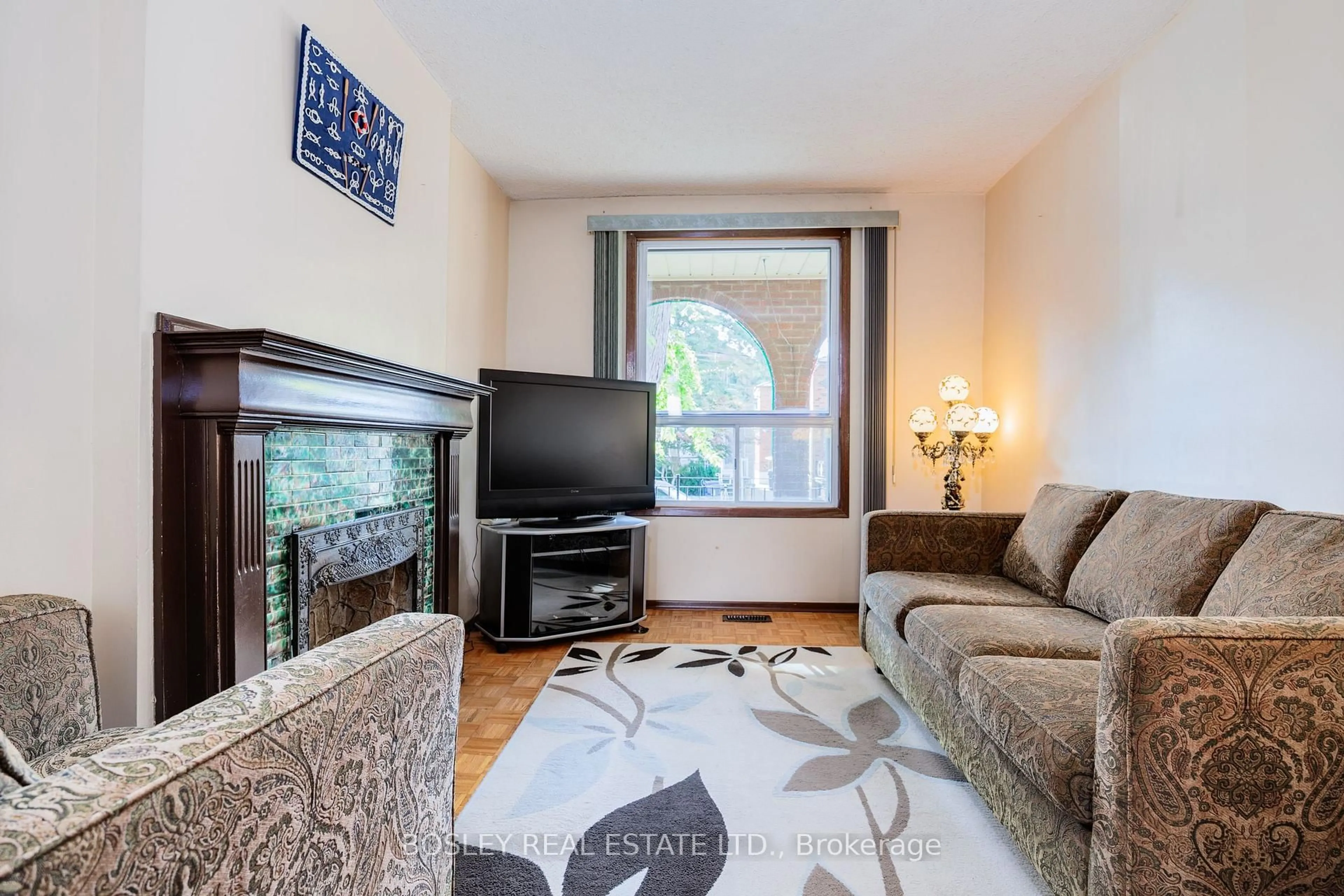 Living room with furniture, unknown for 73 Salem Ave, Toronto Ontario M6H 3C2