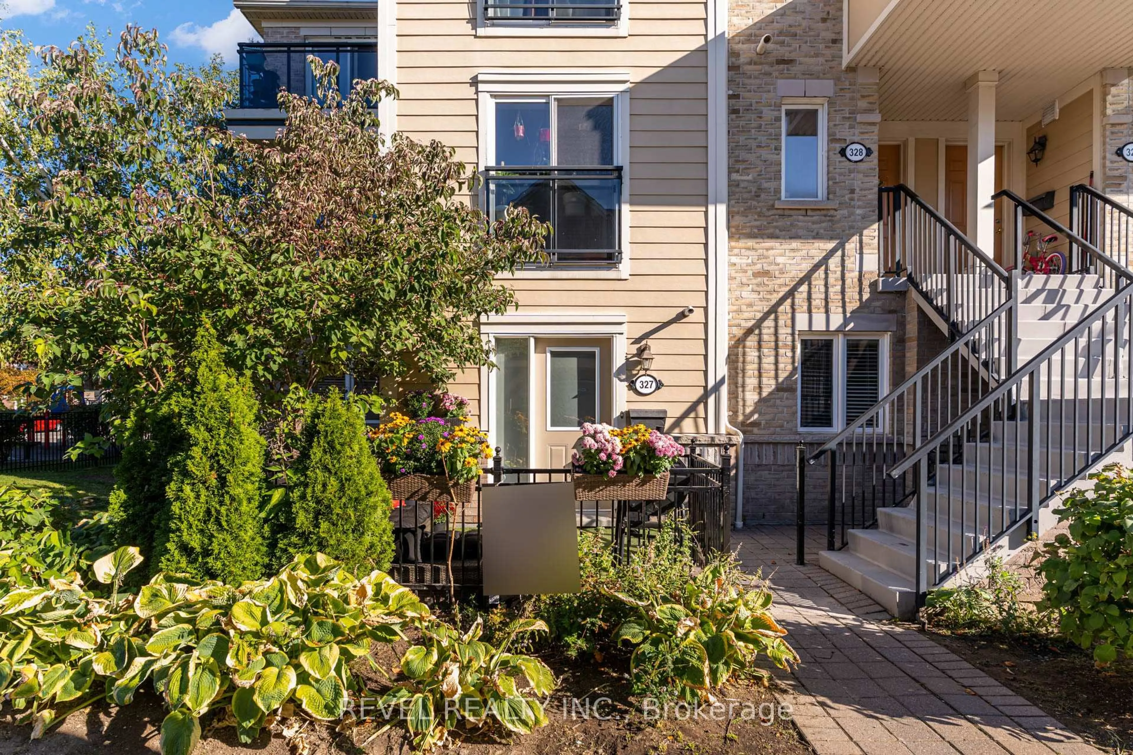 Patio, street for 4975 Southampton Dr #327, Mississauga Ontario L5M 8C8