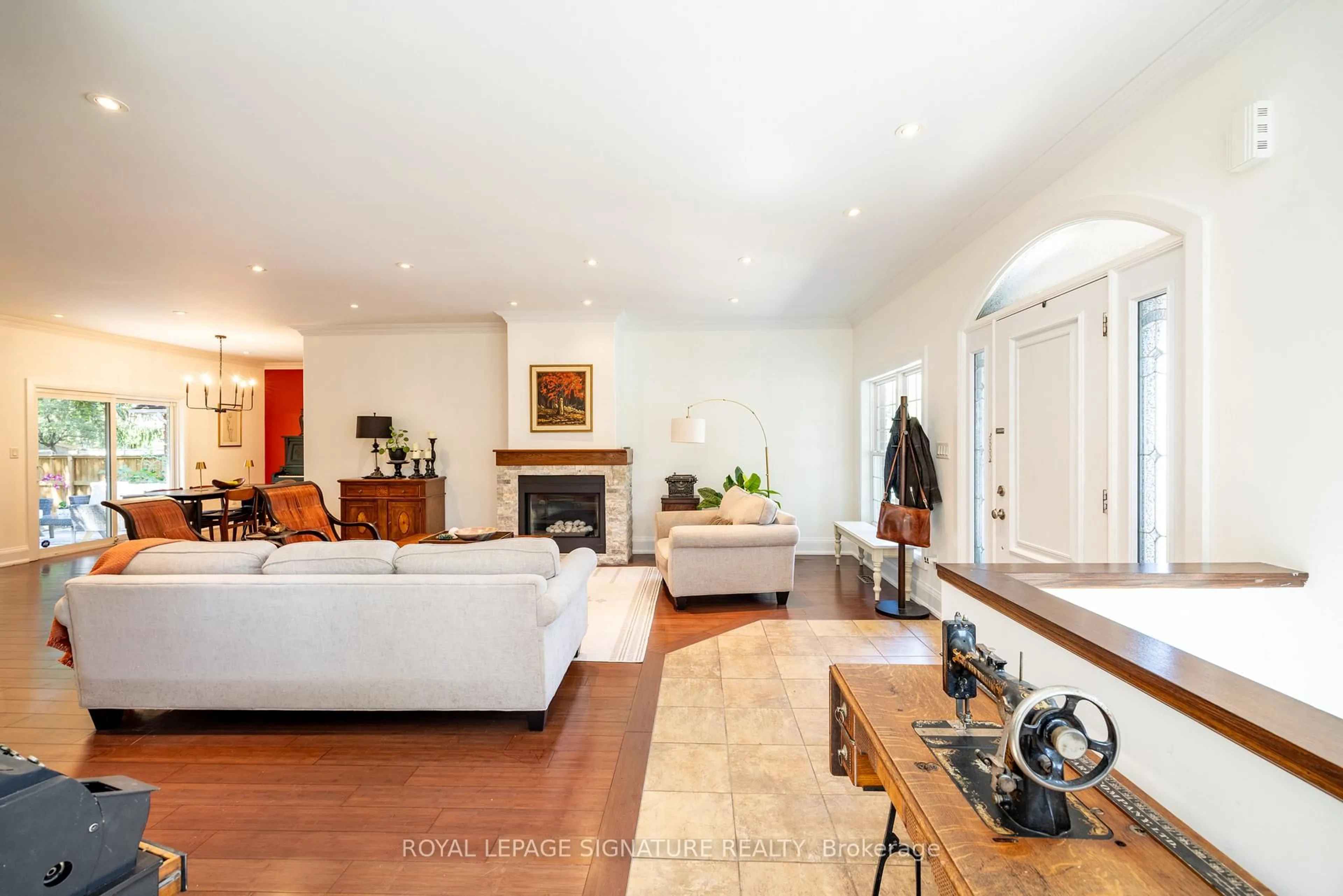 Living room with furniture, unknown for 116 Milton St, Toronto Ontario M8Y 2Y3