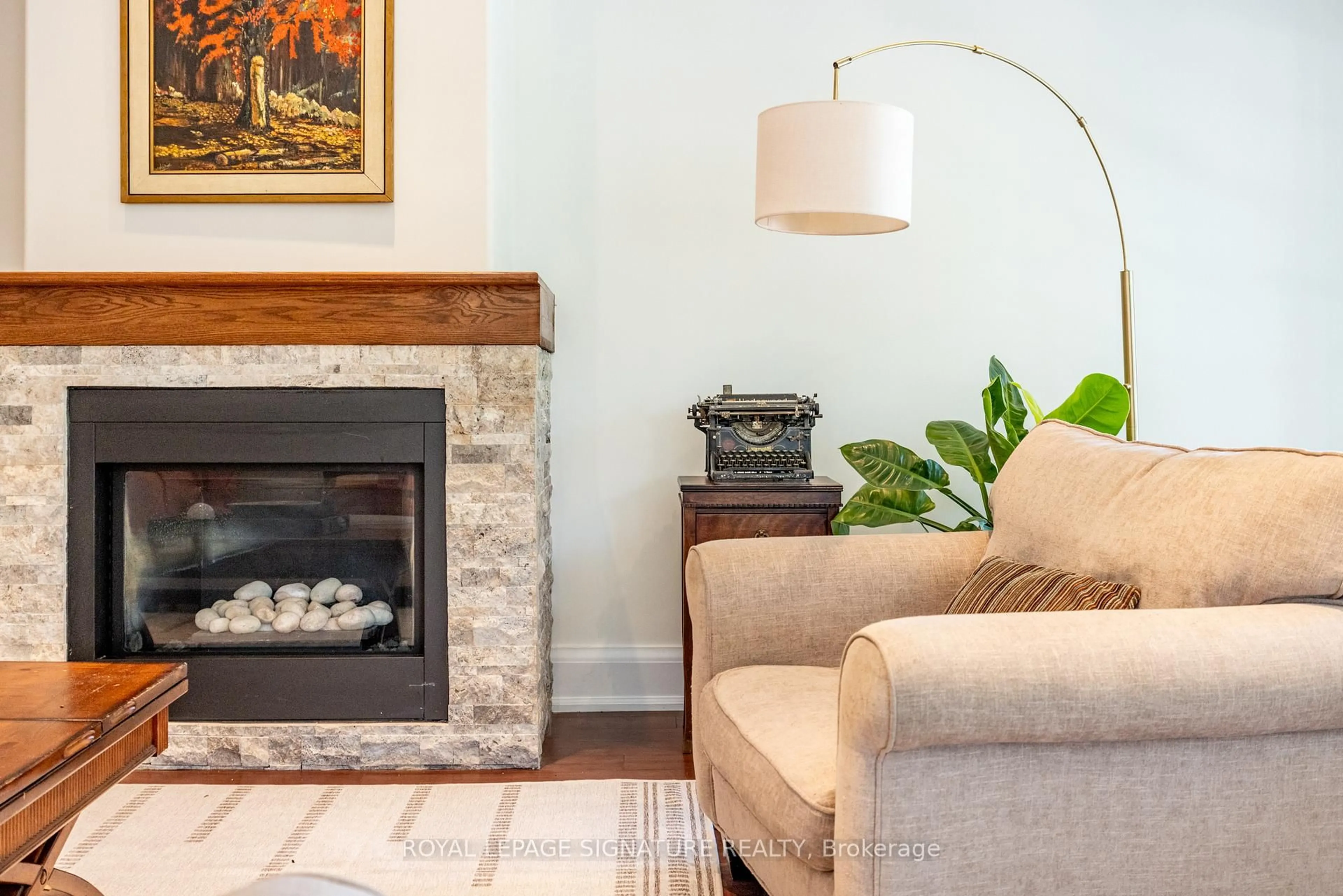 Living room with furniture, unknown for 116 Milton St, Toronto Ontario M8Y 2Y3