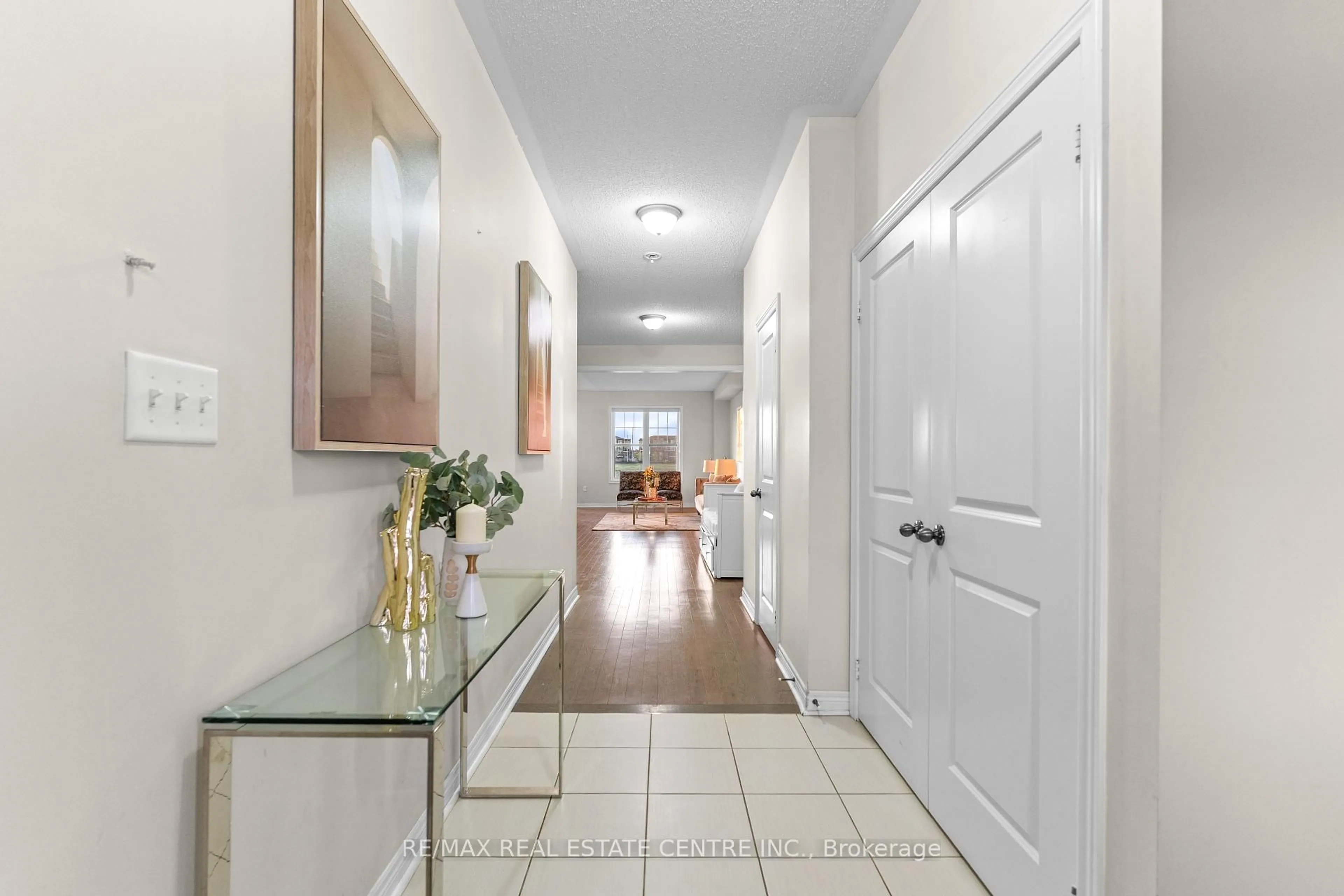 Indoor entryway for 18 Hogan Manor Dr, Brampton Ontario L7A 4V4