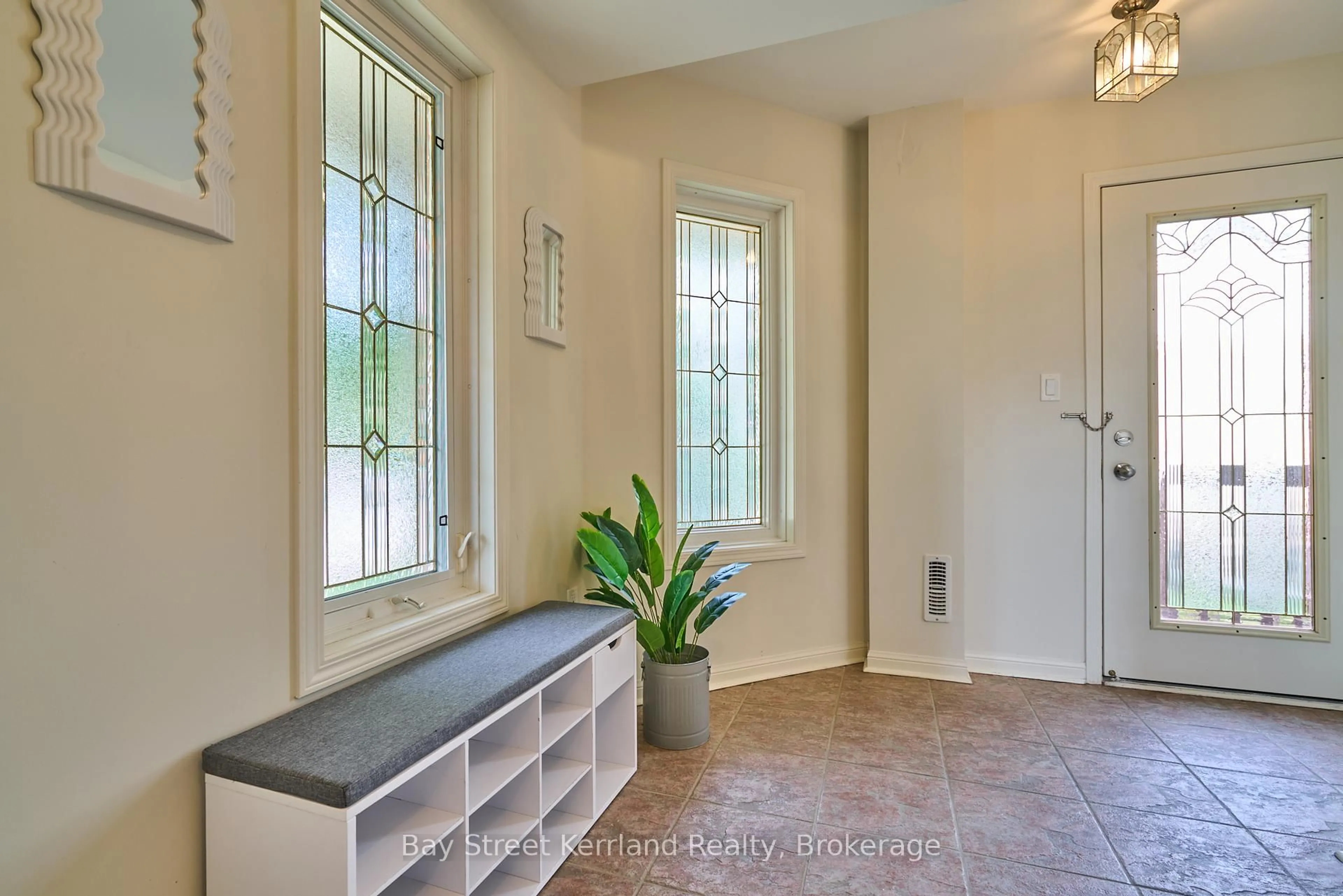 Indoor entryway for 3030 Breakwater Crt #105, Mississauga Ontario L5B 4N9