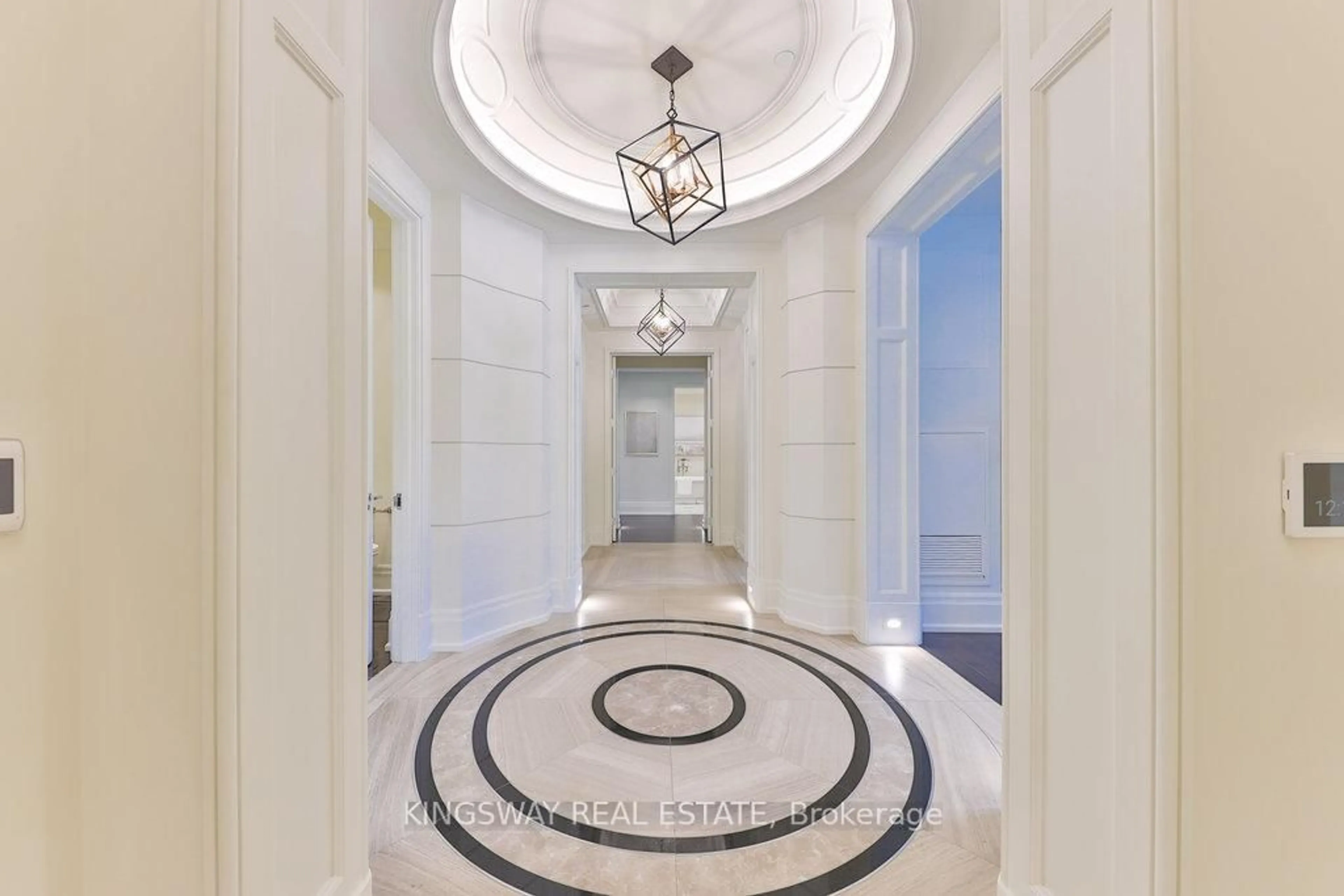 Indoor foyer for 300 Randall St #203, Oakville Ontario L6J 1R1