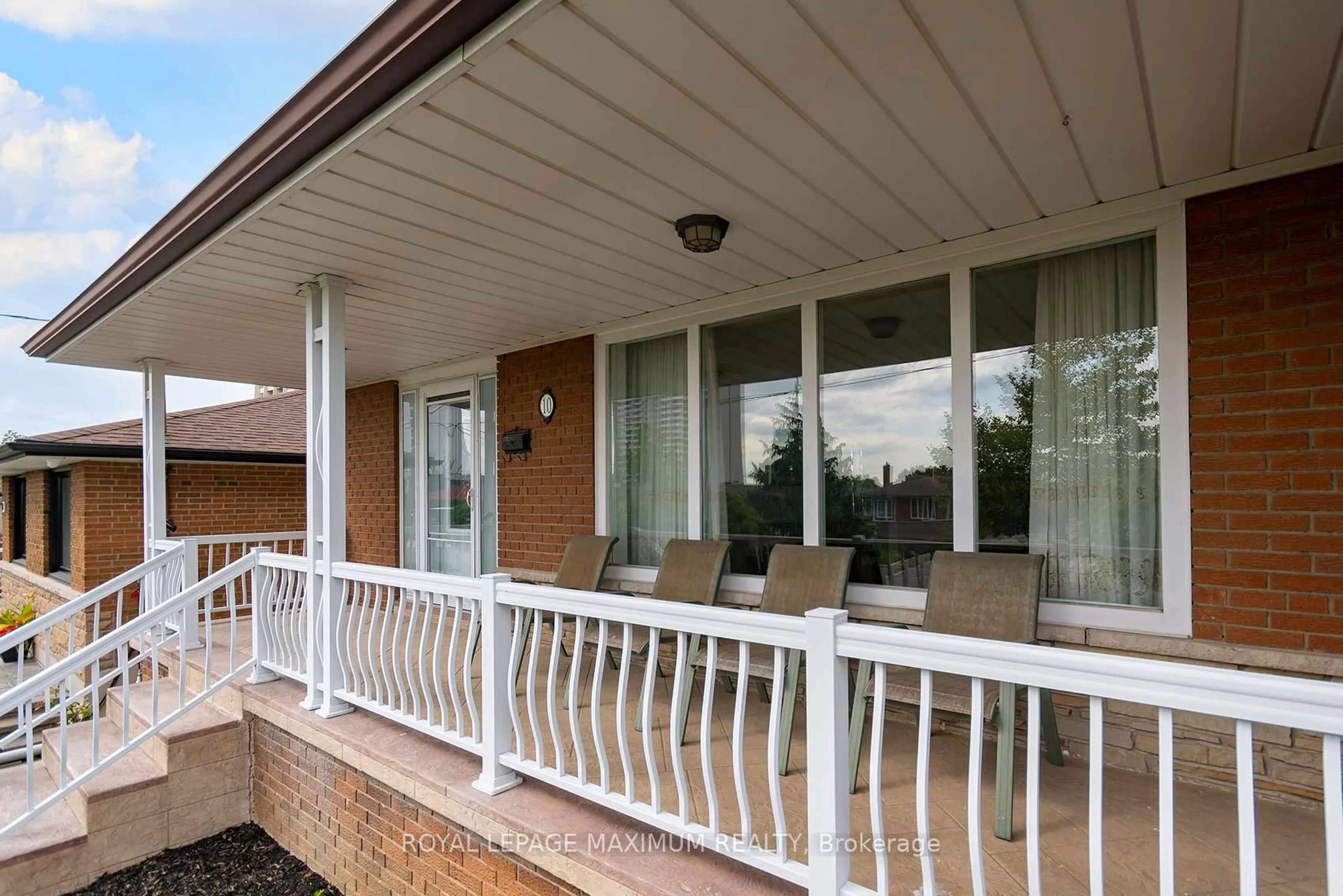 Patio, unknown for 10 Gatesgill Cres, Toronto Ontario M3M 1X9