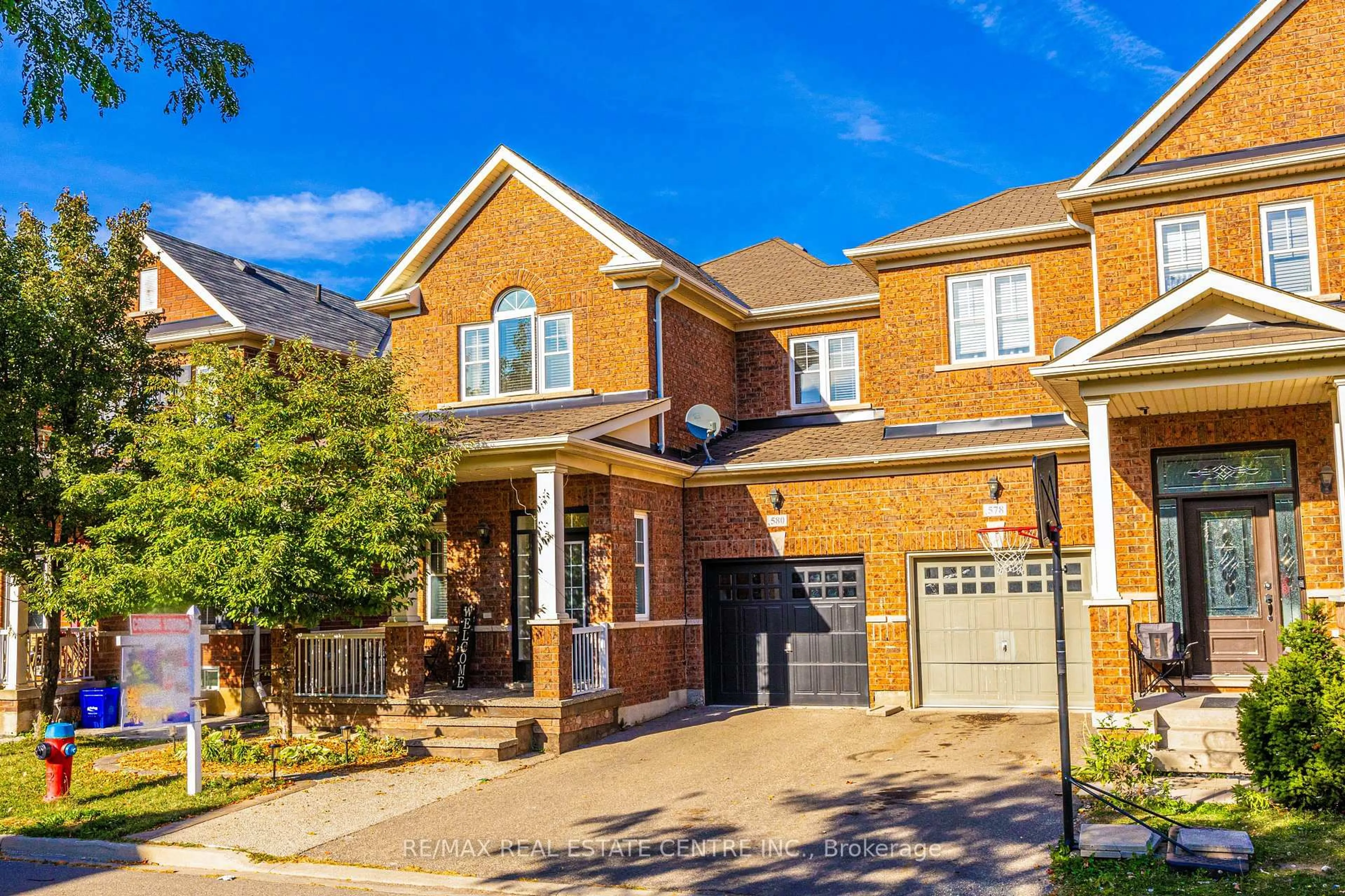Home with brick exterior material, street for 580 Duncan Lane, Milton Ontario L9T 0T8