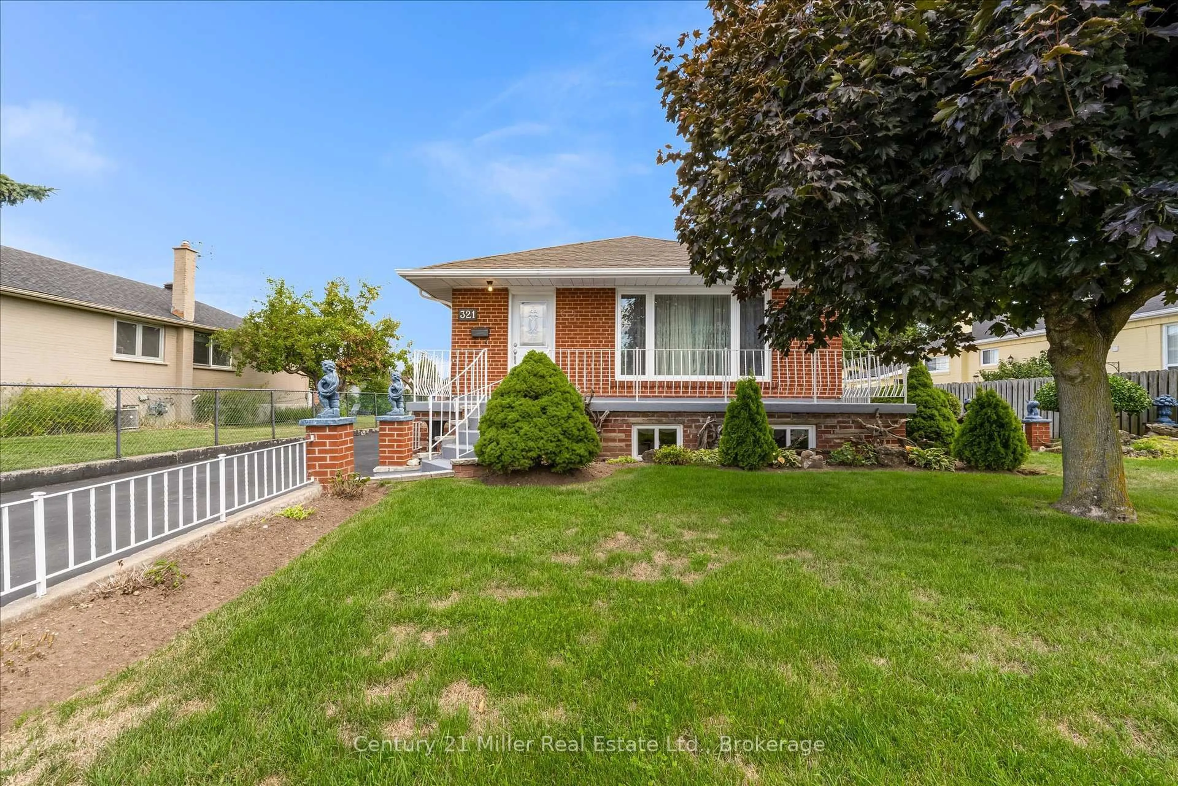Home with brick exterior material, water/lake/river/ocean view for 321 Southview Rd, Oakville Ontario L6K 2P7
