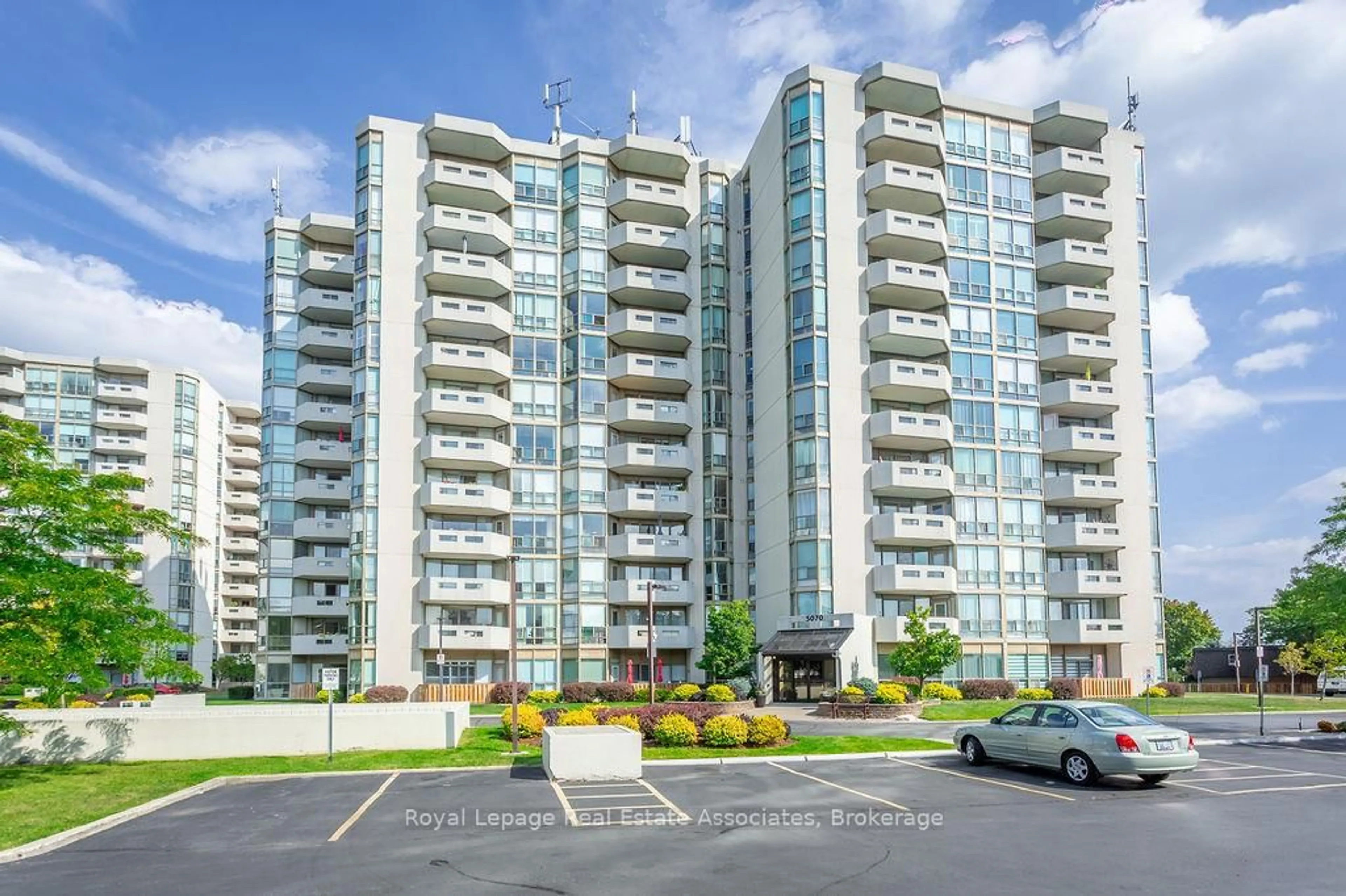 Unknown for 5070 Pinedale Ave #203, Burlington Ontario L7L 5V6