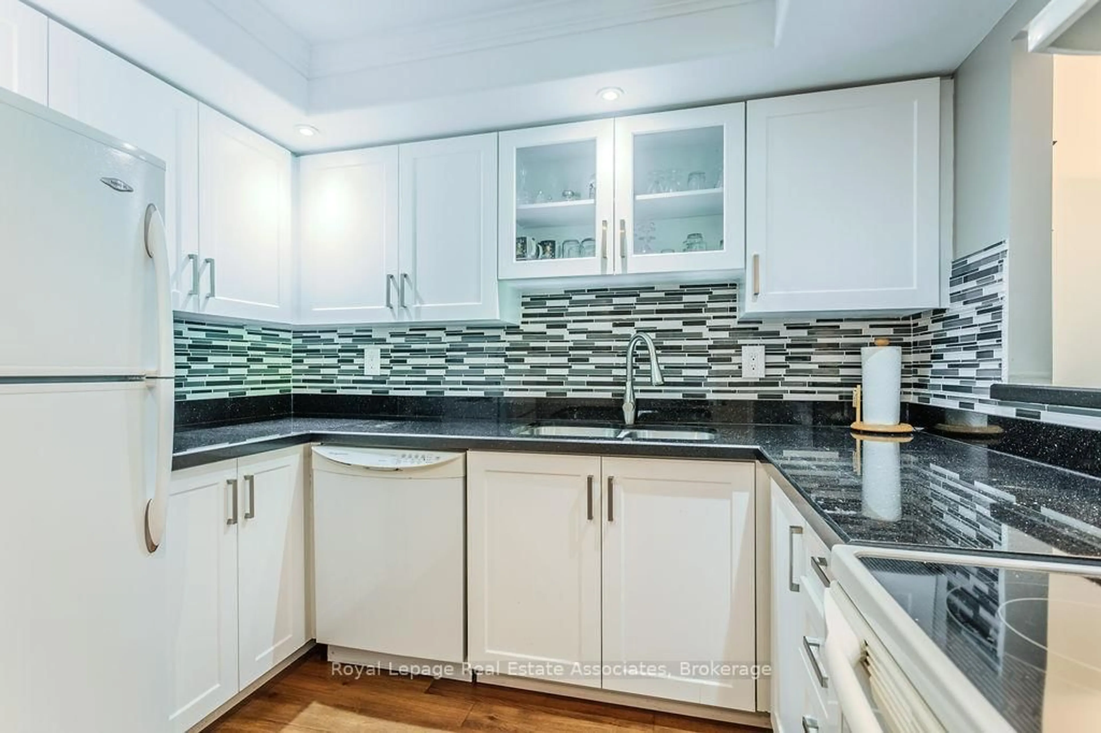 Unknown for 5070 Pinedale Ave #203, Burlington Ontario L7L 5V6