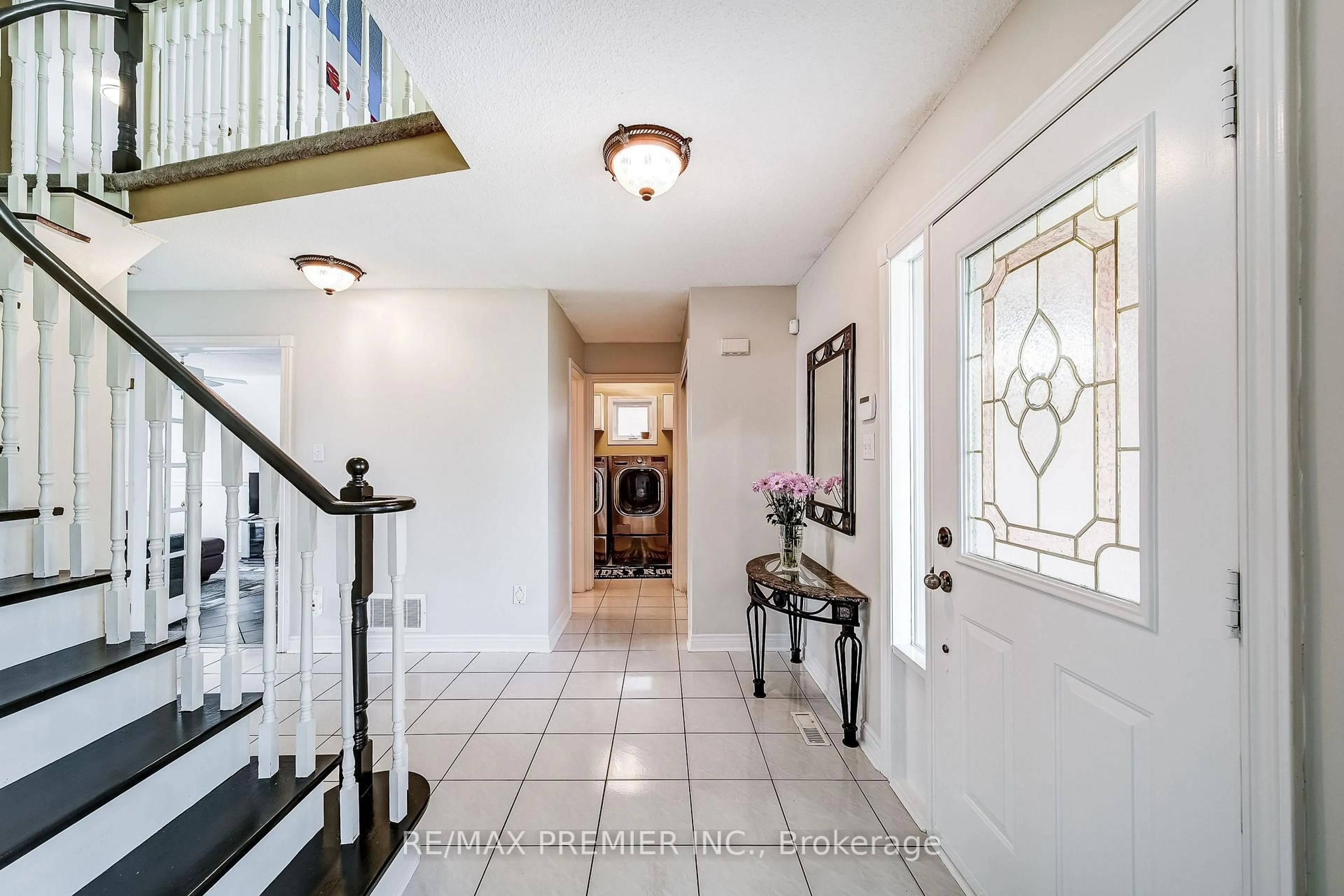 Indoor entryway for 21 Berrydown Dr, Caledon Ontario L7E 1L6