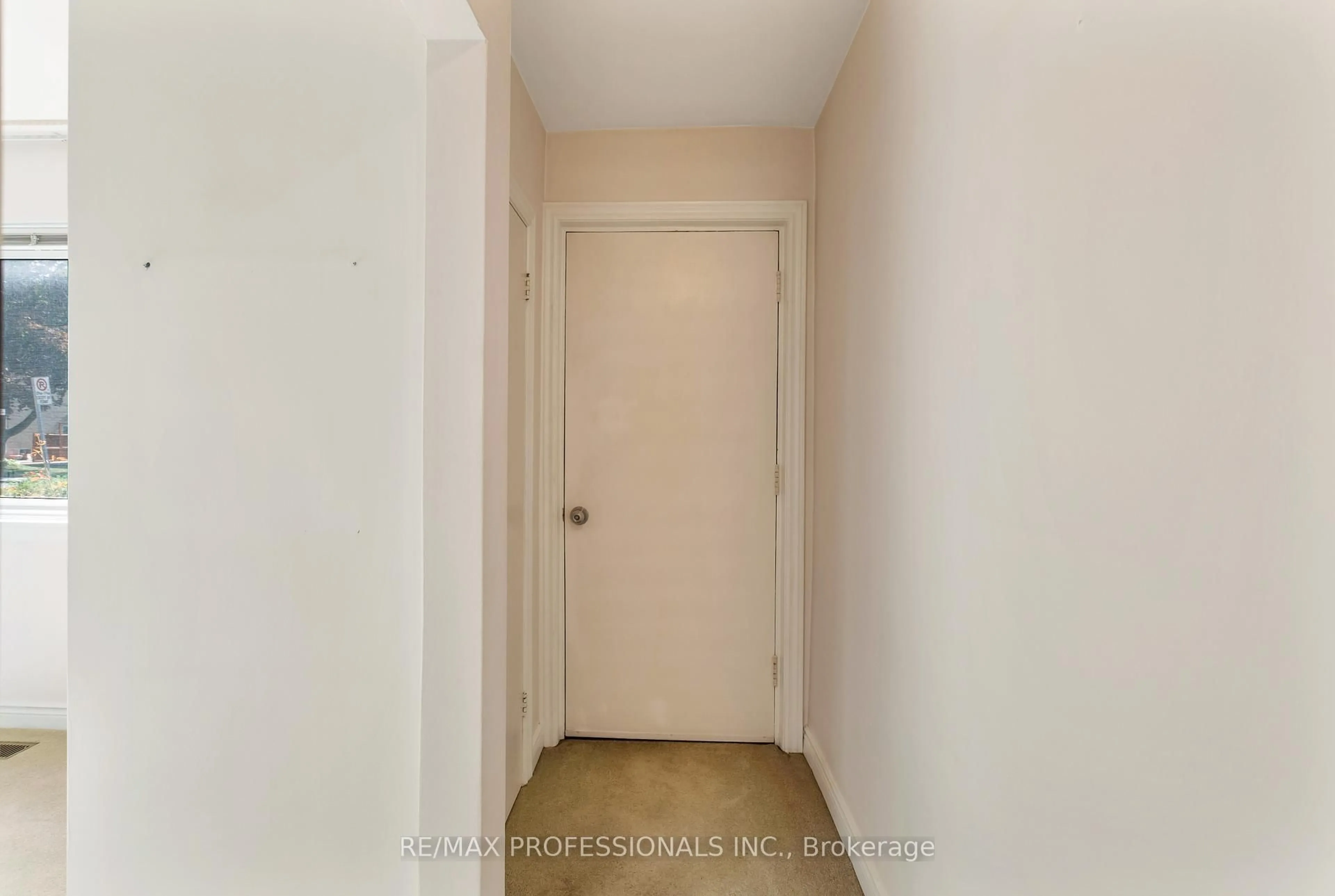 Unknown for 38 Van Stassen Blvd, Toronto Ontario M6S 2N5