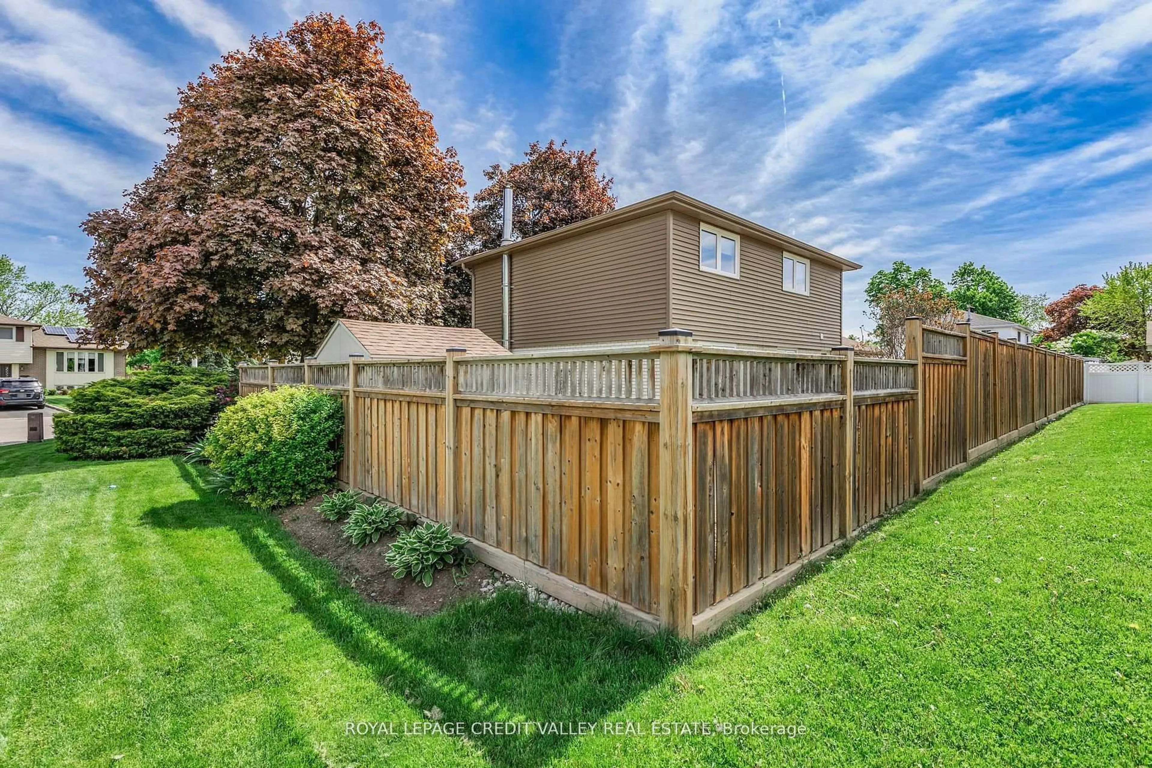 Unknown for 36 Lockton Cres, Brampton Ontario L6W 1C3
