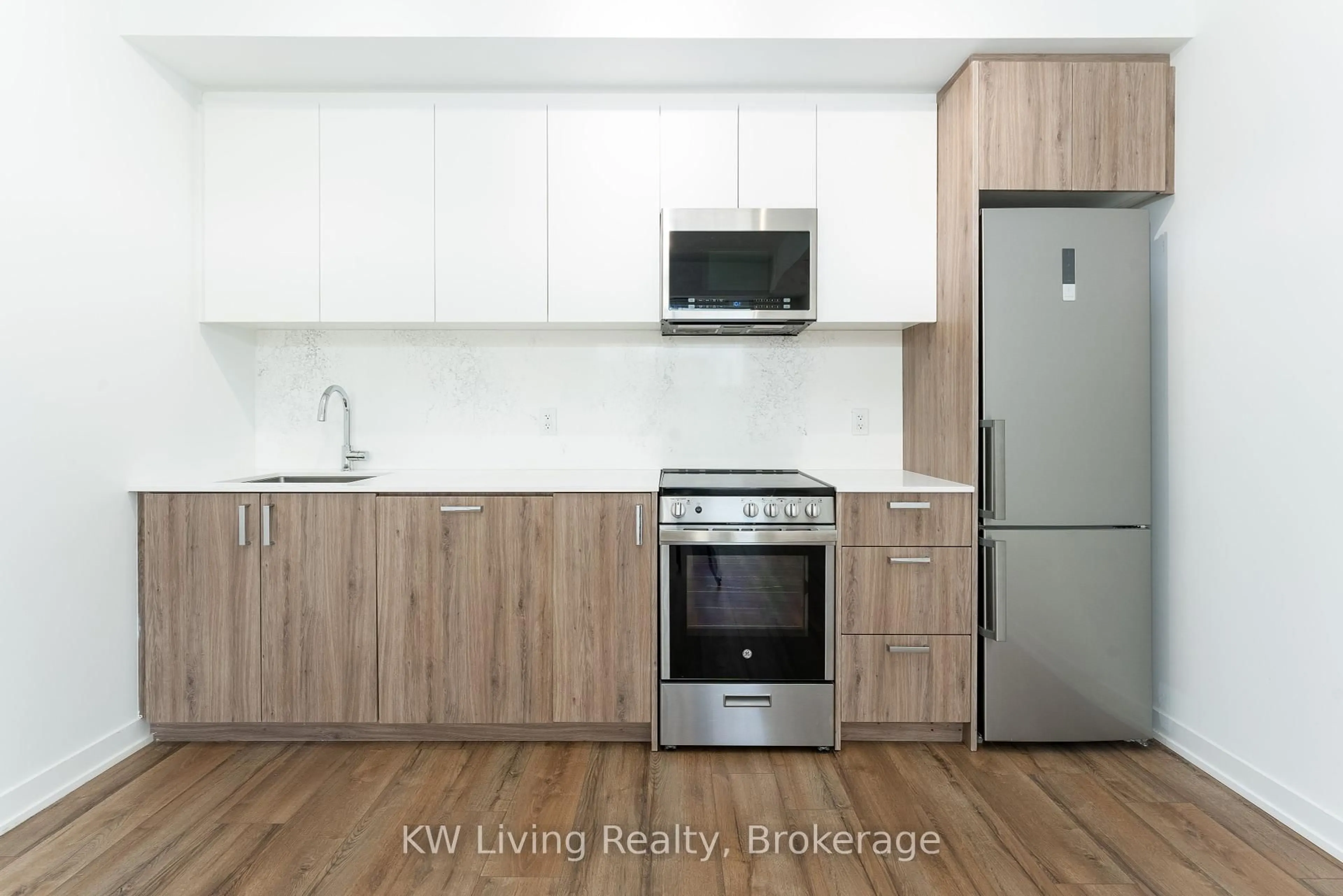 Standard kitchen, wood/laminate floor for 121 Ford St #109, Toronto Ontario M6N 3A2