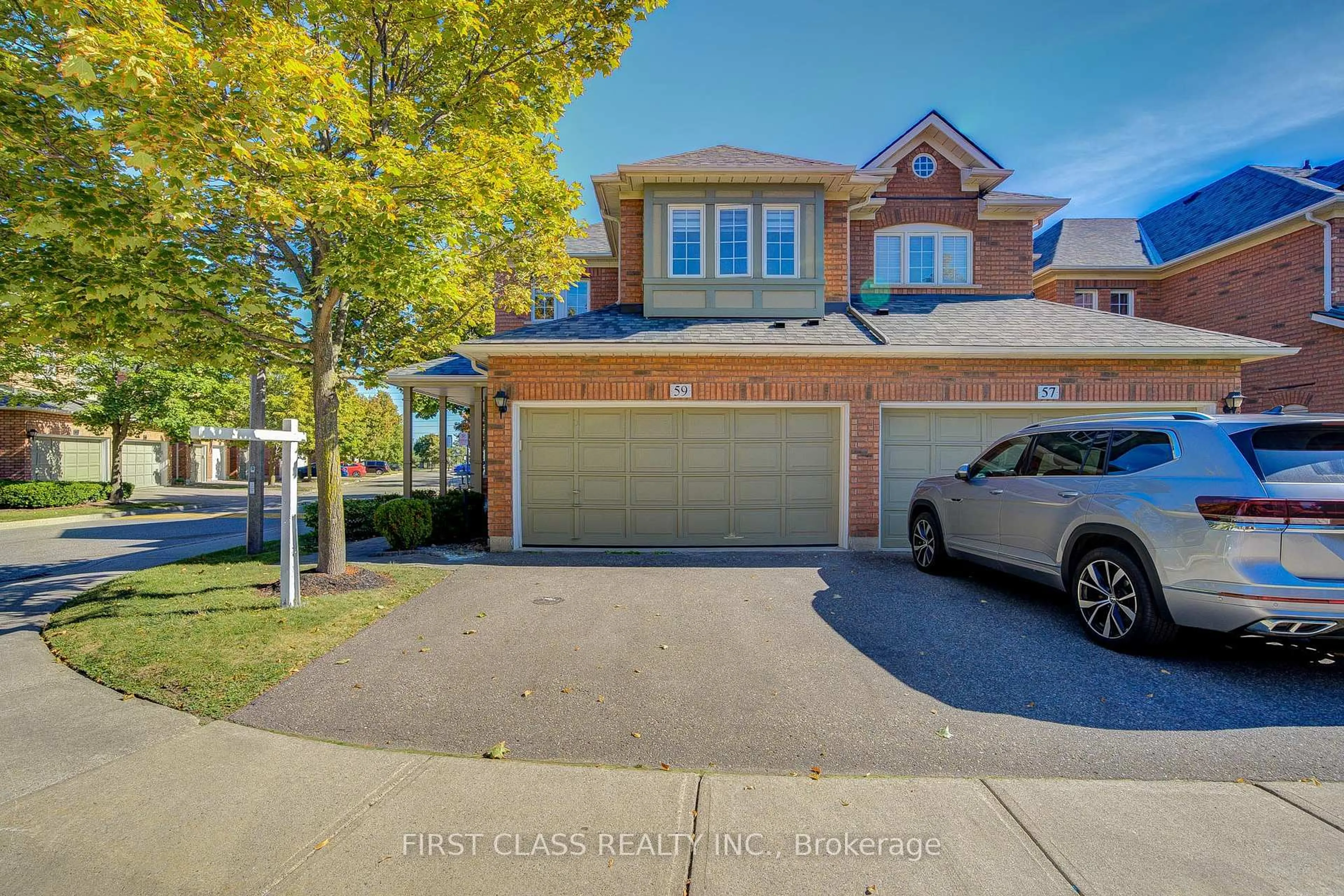A pic from outside/outdoor area/front of a property/back of a property/a pic from drone, street for 2665 Thomas St #59, Mississauga Ontario L5M 6G6