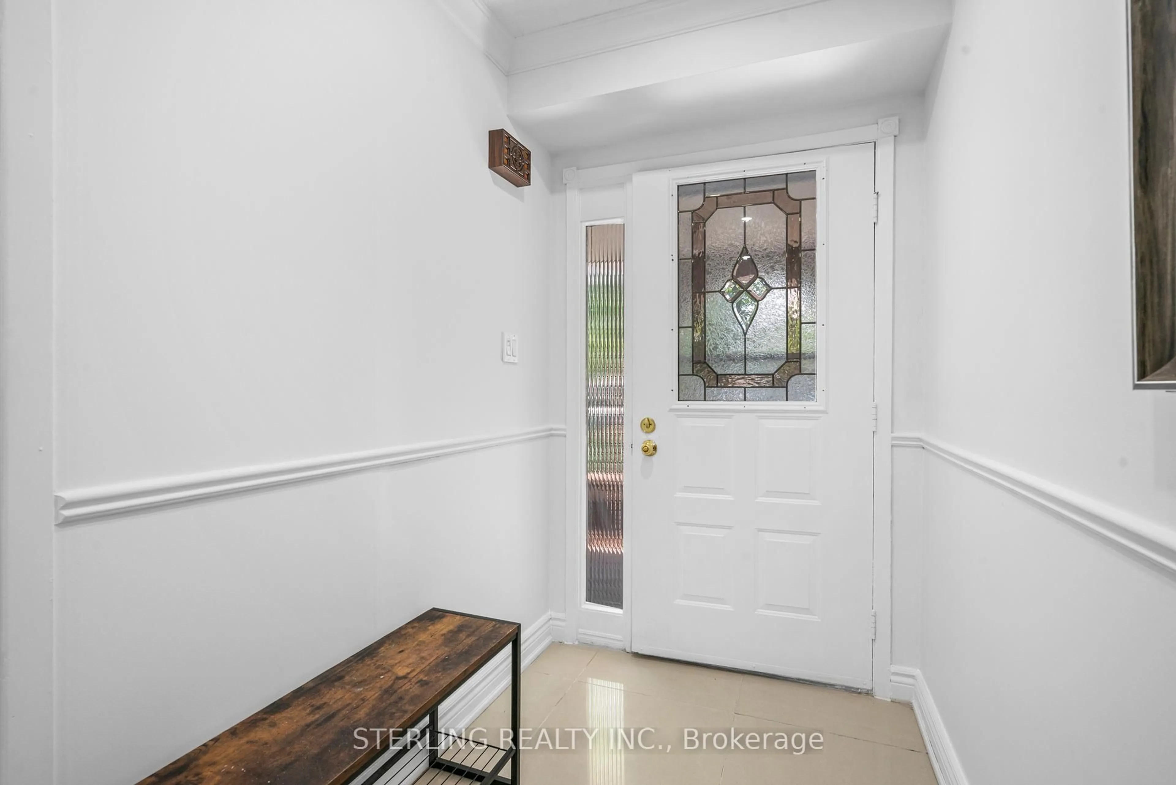 Indoor entryway for 21 Foxacre Row, Brampton Ontario L6V 3V7