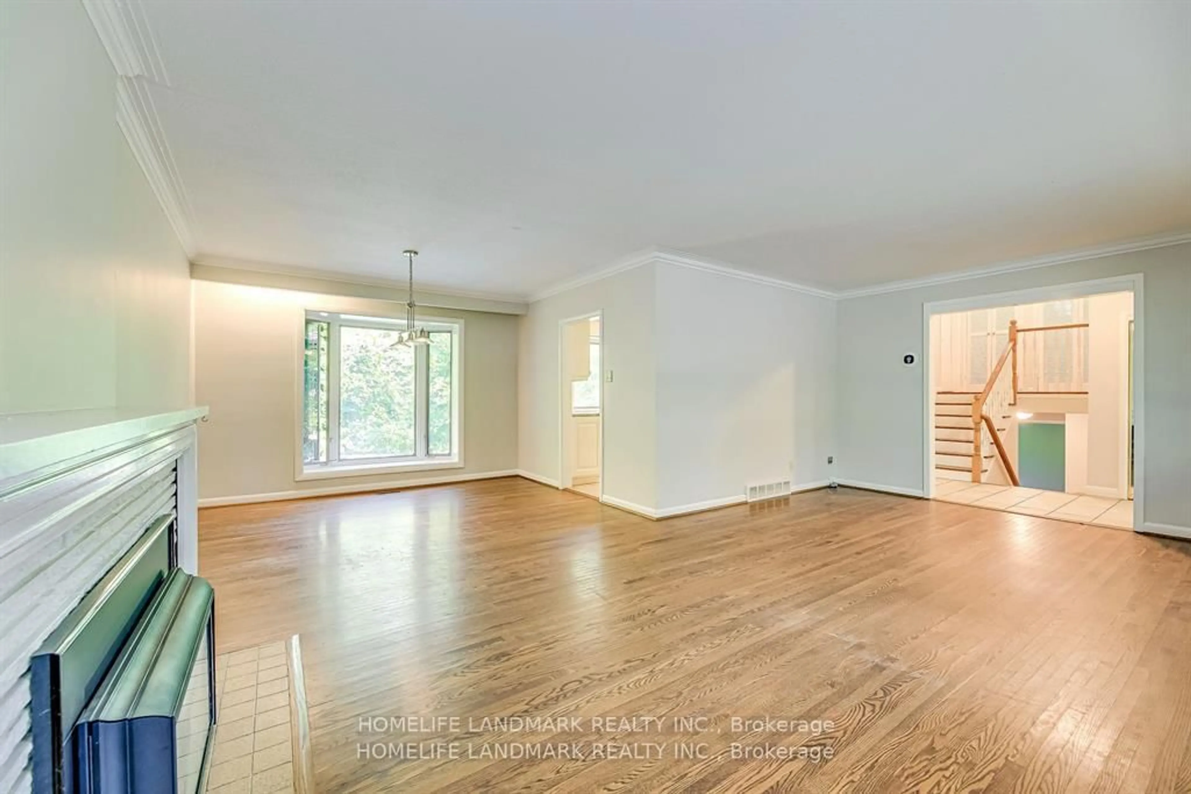 A pic of a room for 115 Wolfdale Ave, Oakville Ontario L6L 4R9