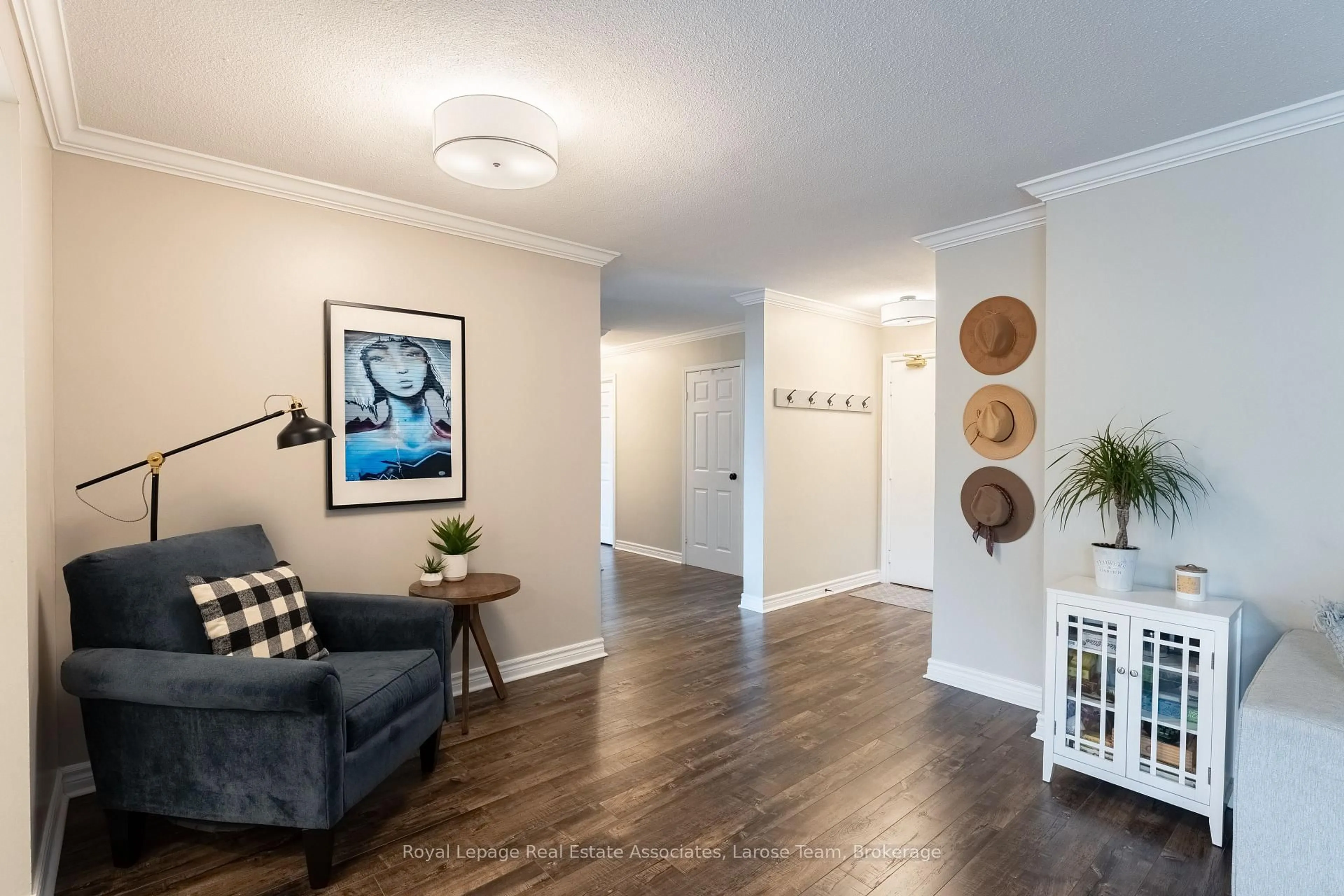 Indoor entryway for 1425 Ghent Ave #201, Burlington Ontario L7S 1X5