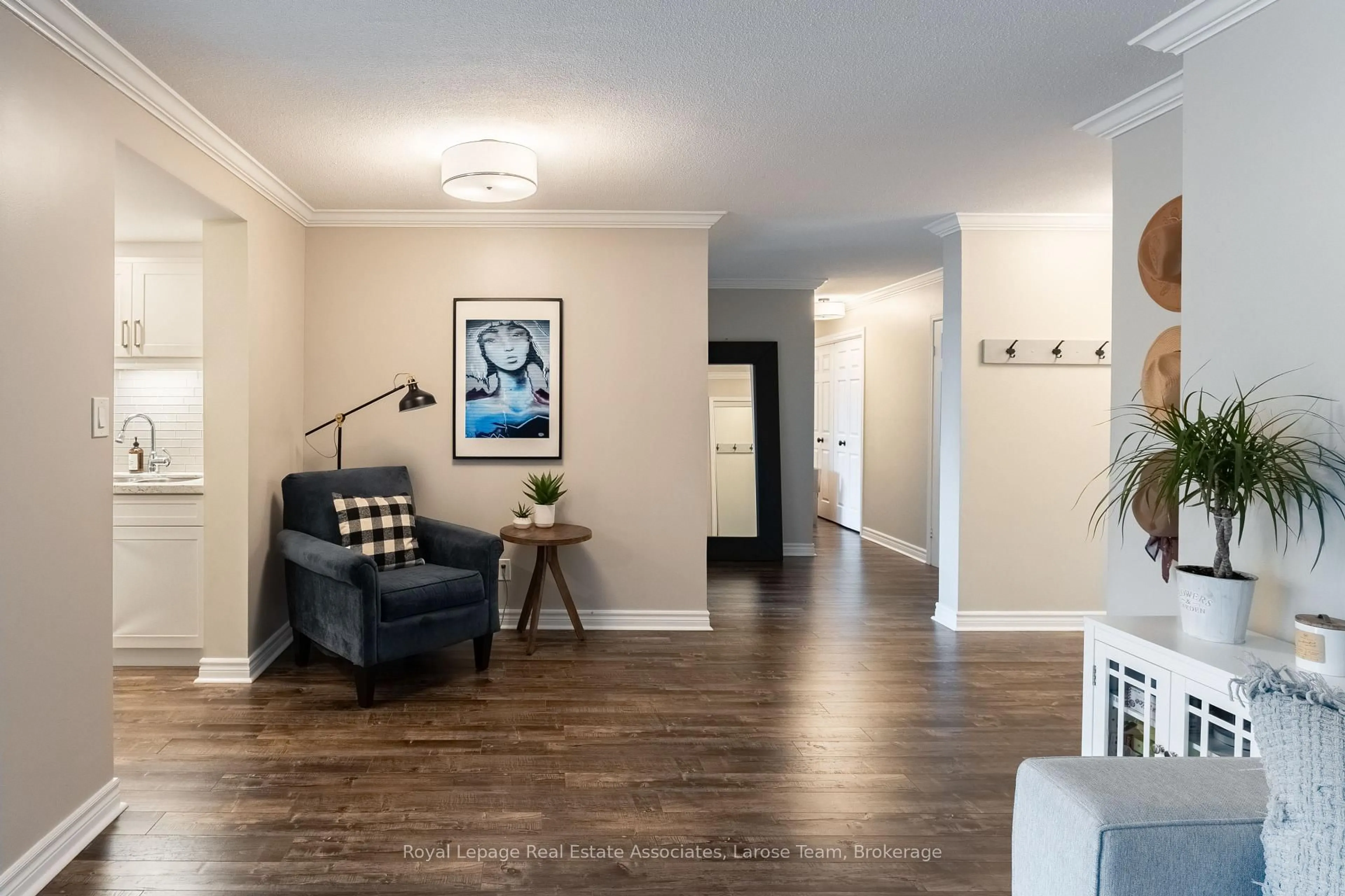 Indoor entryway for 1425 Ghent Ave #201, Burlington Ontario L7S 1X5