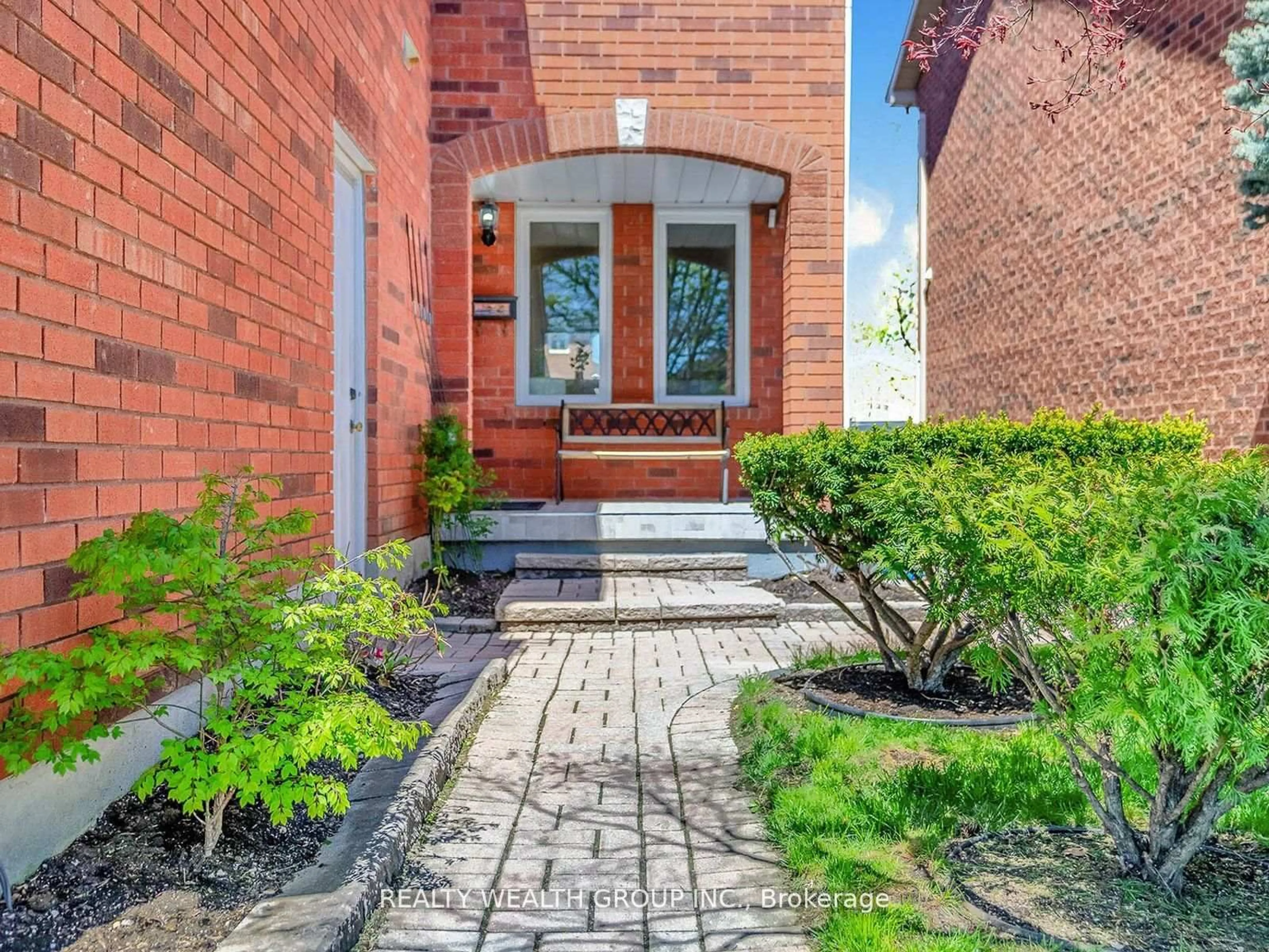 Home with brick exterior material, street for 1077 Windsor Hill Blvd, Mississauga Ontario L5V 1P4