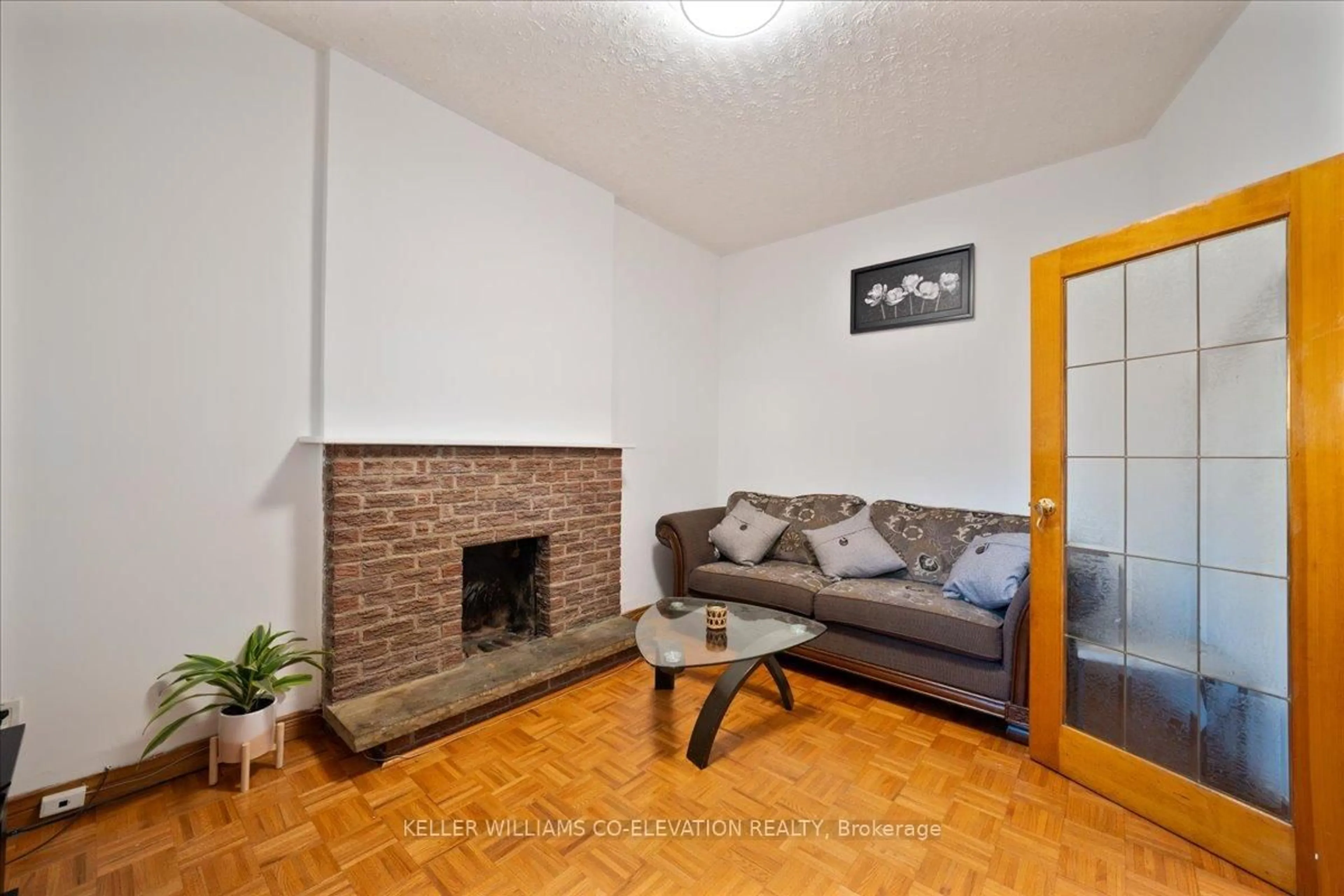 Living room with furniture, unknown for 85 Emerson Ave, Toronto Ontario M6H 3S7