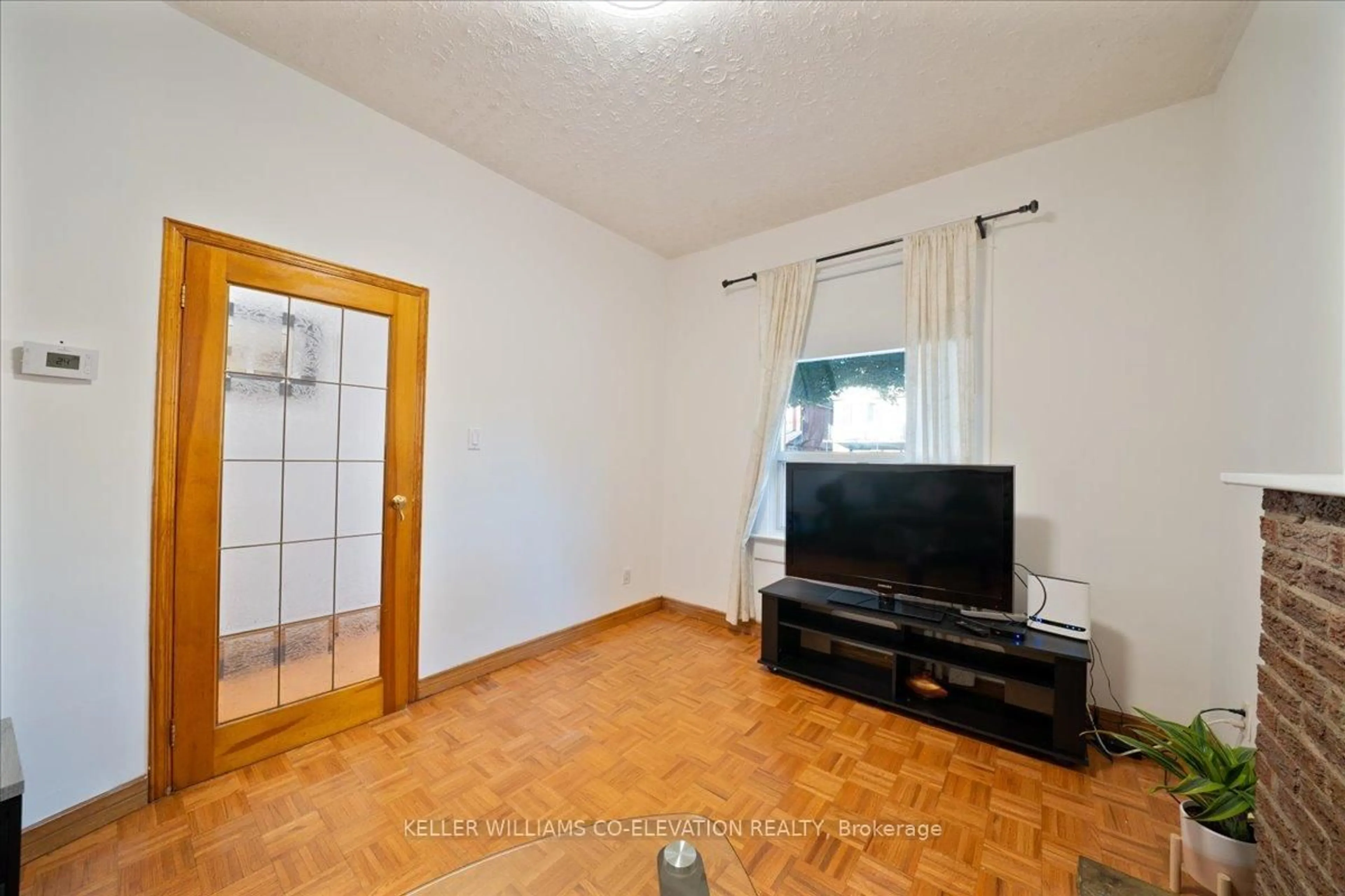 A pic of a room for 85 Emerson Ave, Toronto Ontario M6H 3S7