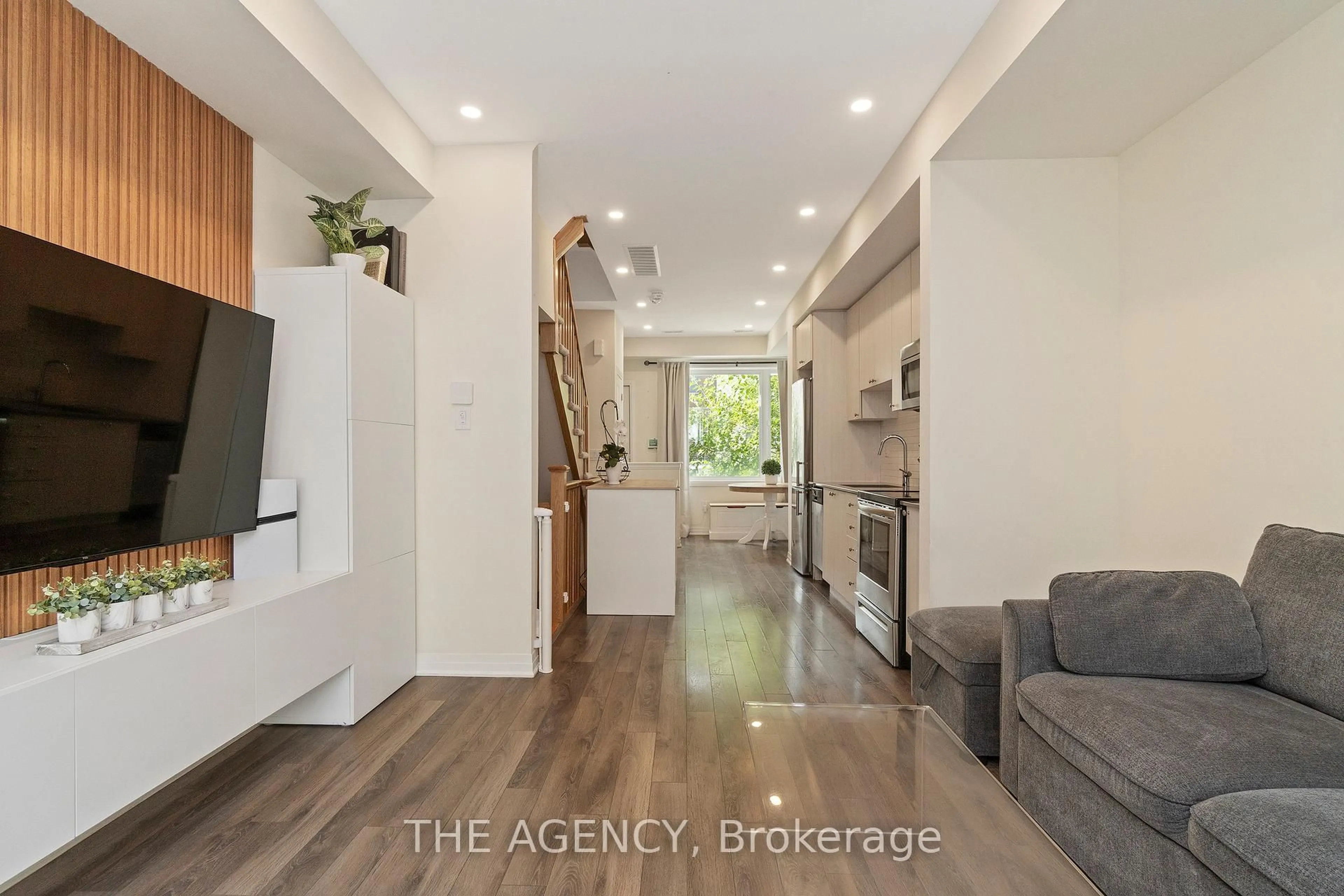Indoor entryway for 19 Thomas Mulholland Dr, Toronto Ontario M3K 0B5