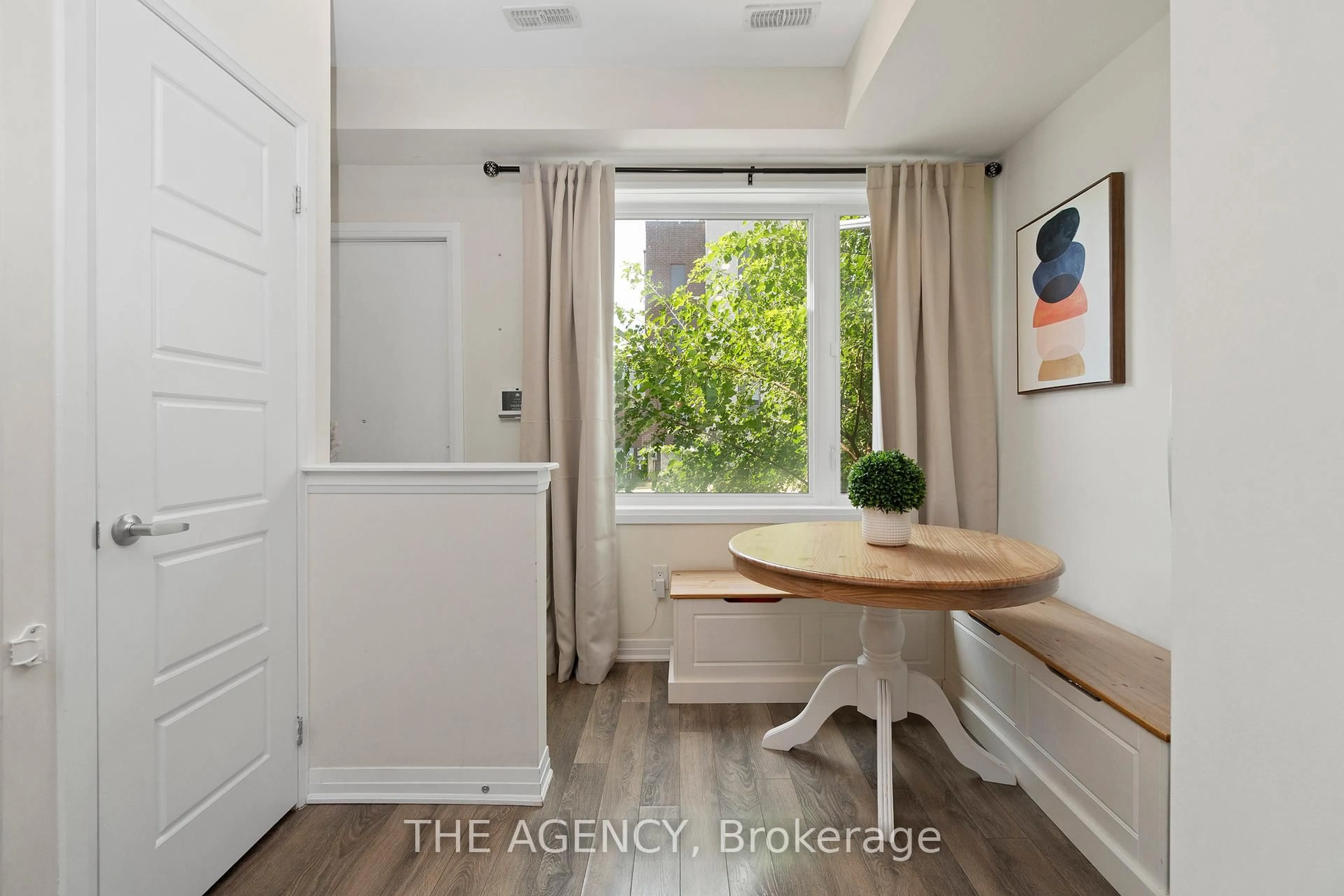 Indoor entryway for 19 Thomas Mulholland Dr, Toronto Ontario M3K 0B5