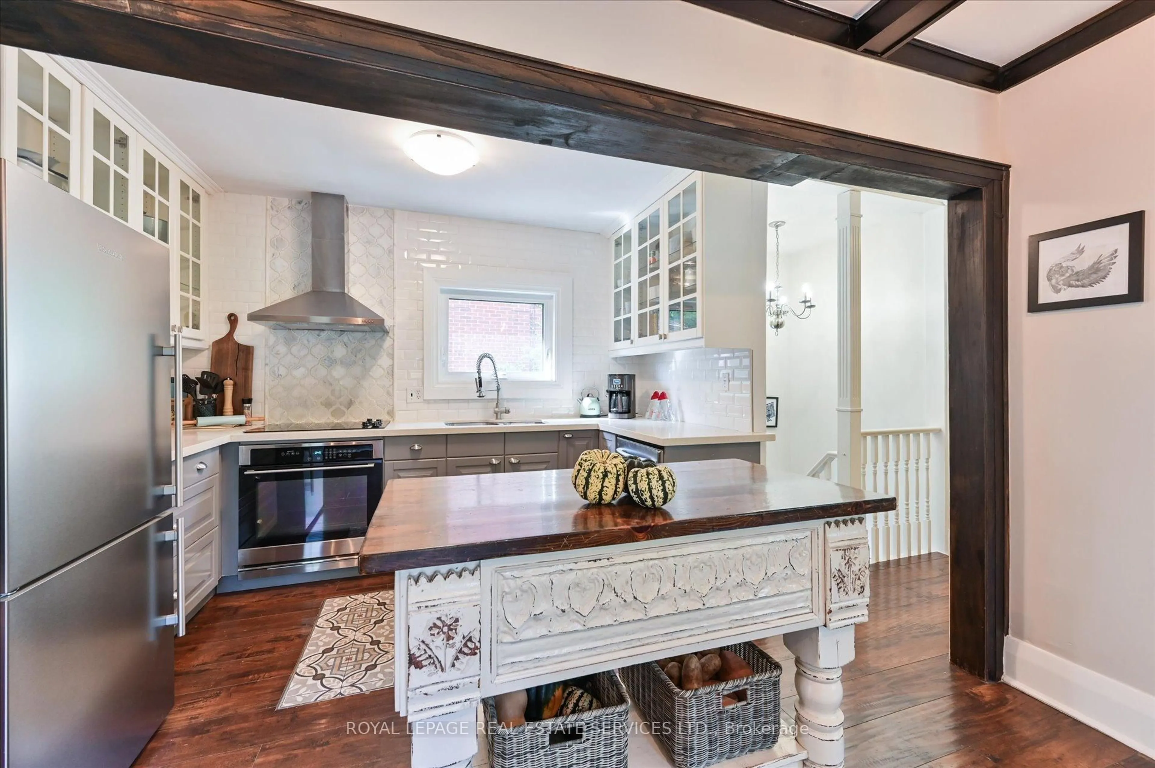 Open concept kitchen, ceramic/tile floor for 11 King Street Cres, Toronto Ontario M9N 1K7