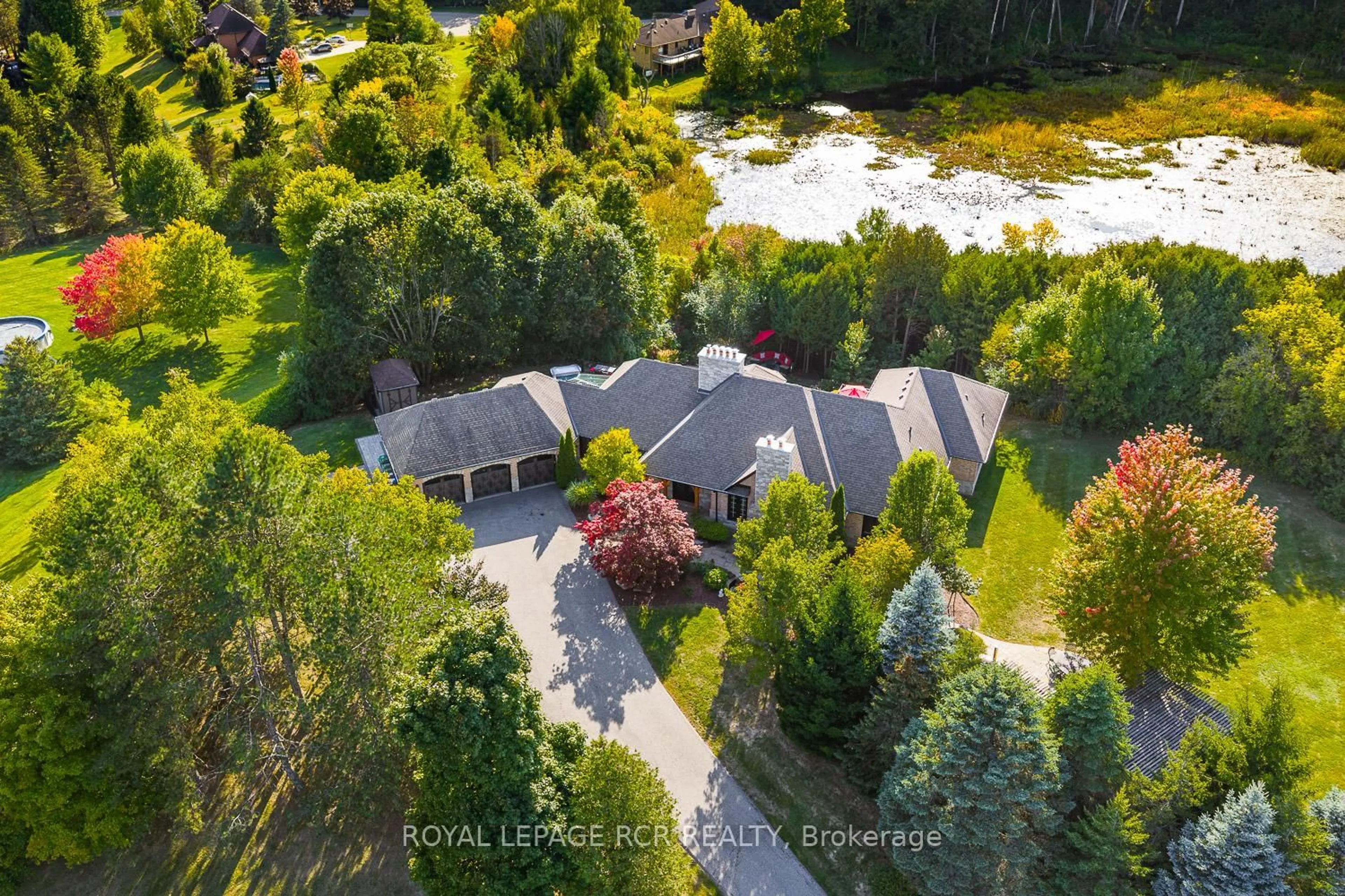 A pic from outside/outdoor area/front of a property/back of a property/a pic from drone, unknown for 36 Matson Dr, Caledon Ontario L7E 0A9
