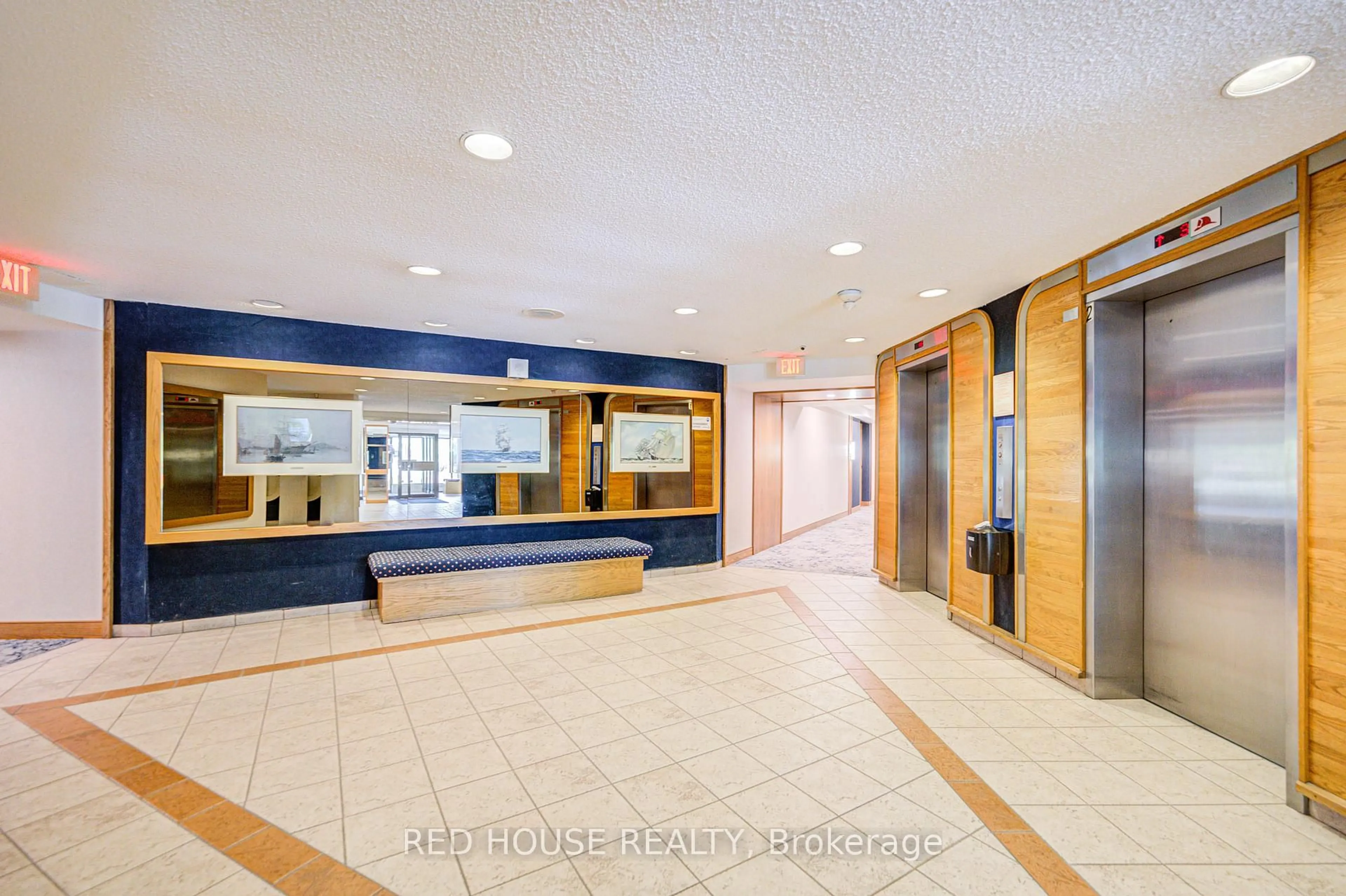 Indoor foyer for 5250 Lakeshore Rd #809, Burlington Ontario L7L 5L2