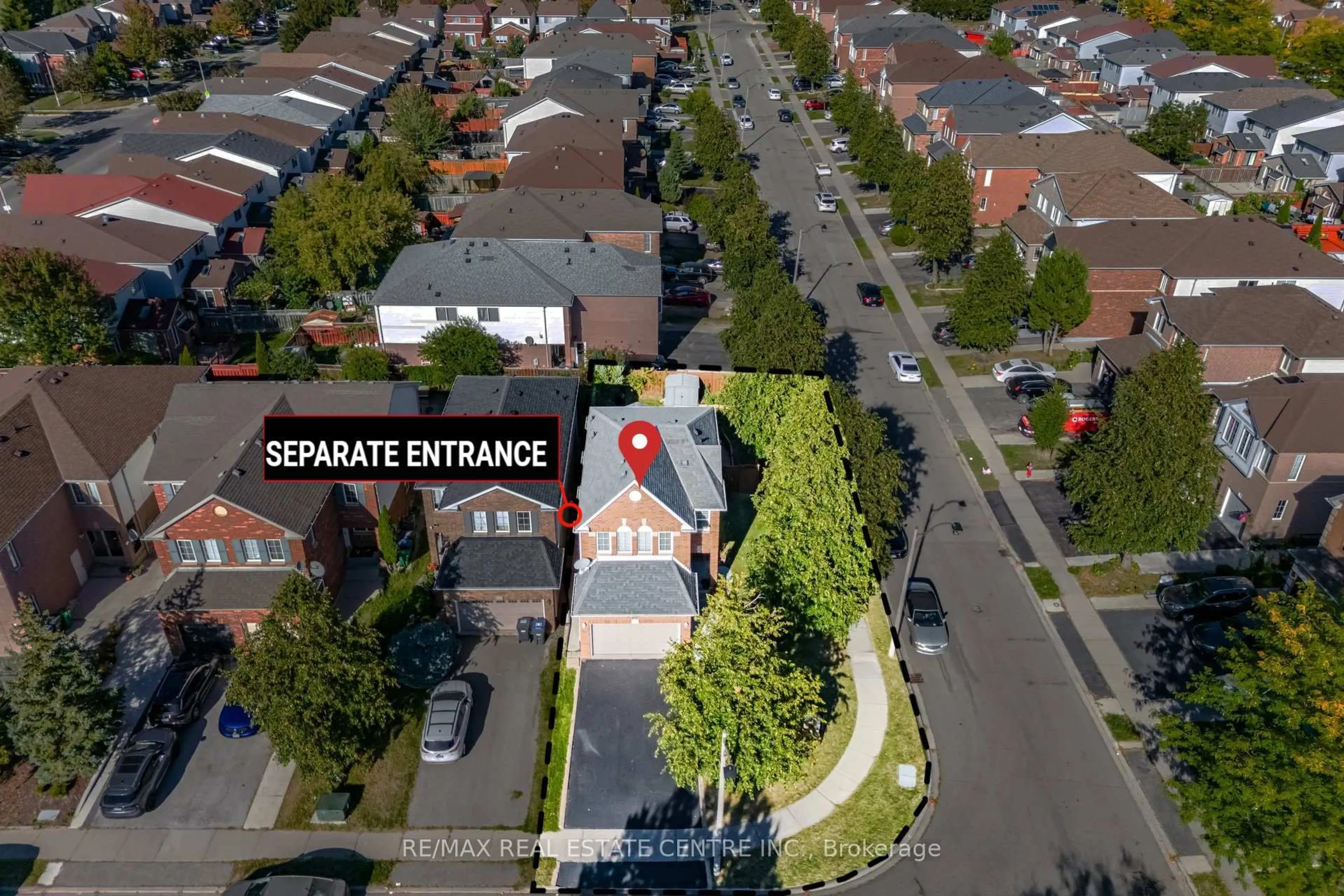A pic from outside/outdoor area/front of a property/back of a property/a pic from drone, street for 16 Feathertop Lane, Brampton Ontario L6R 1W9