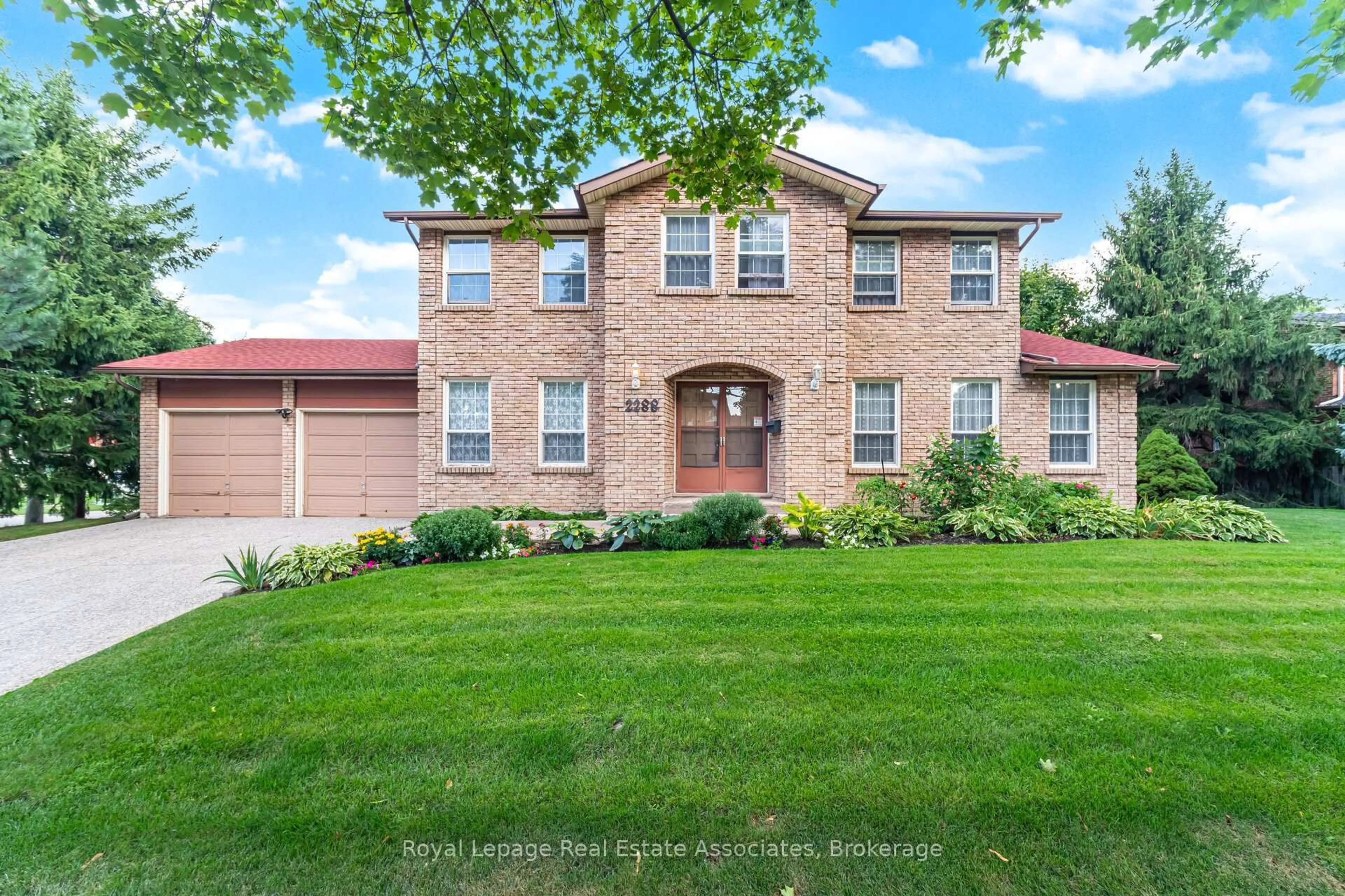Home with brick exterior material, street for 2288 Log Wood Crt, Mississauga Ontario L5C 3C5