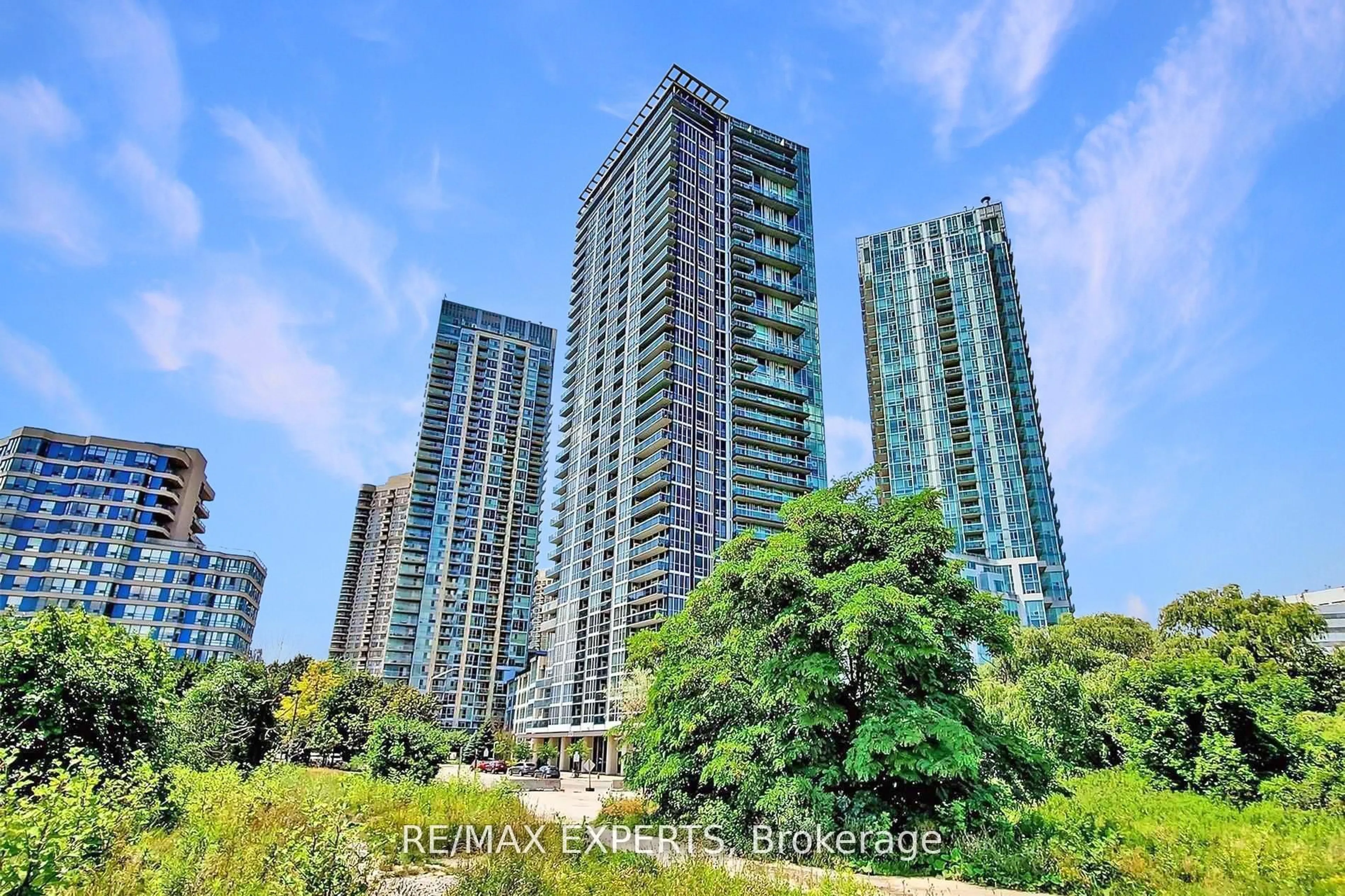 A pic from outside/outdoor area/front of a property/back of a property/a pic from drone, city buildings view from balcony for 223 Webb Dr #2606, Mississauga Ontario L5B 0E8