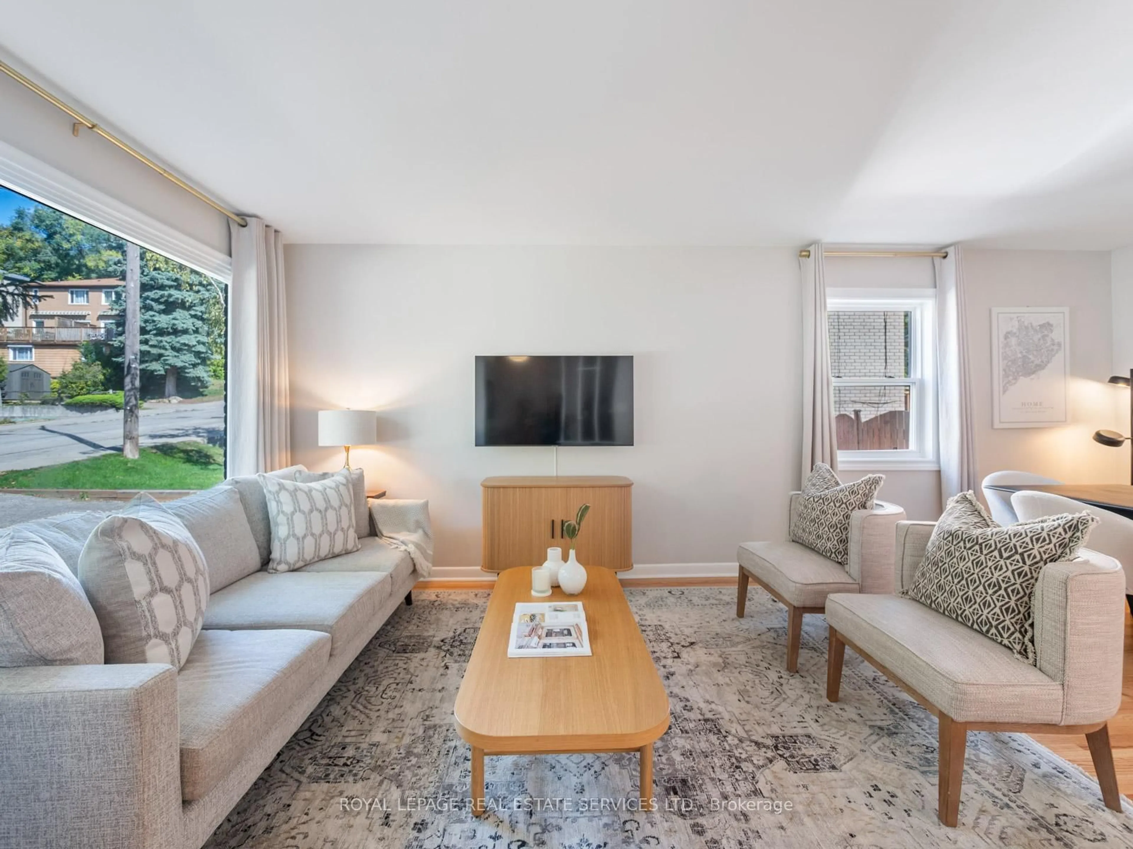 Living room with furniture, unknown for 61 Skylark Rd, Toronto Ontario M6S 4M5