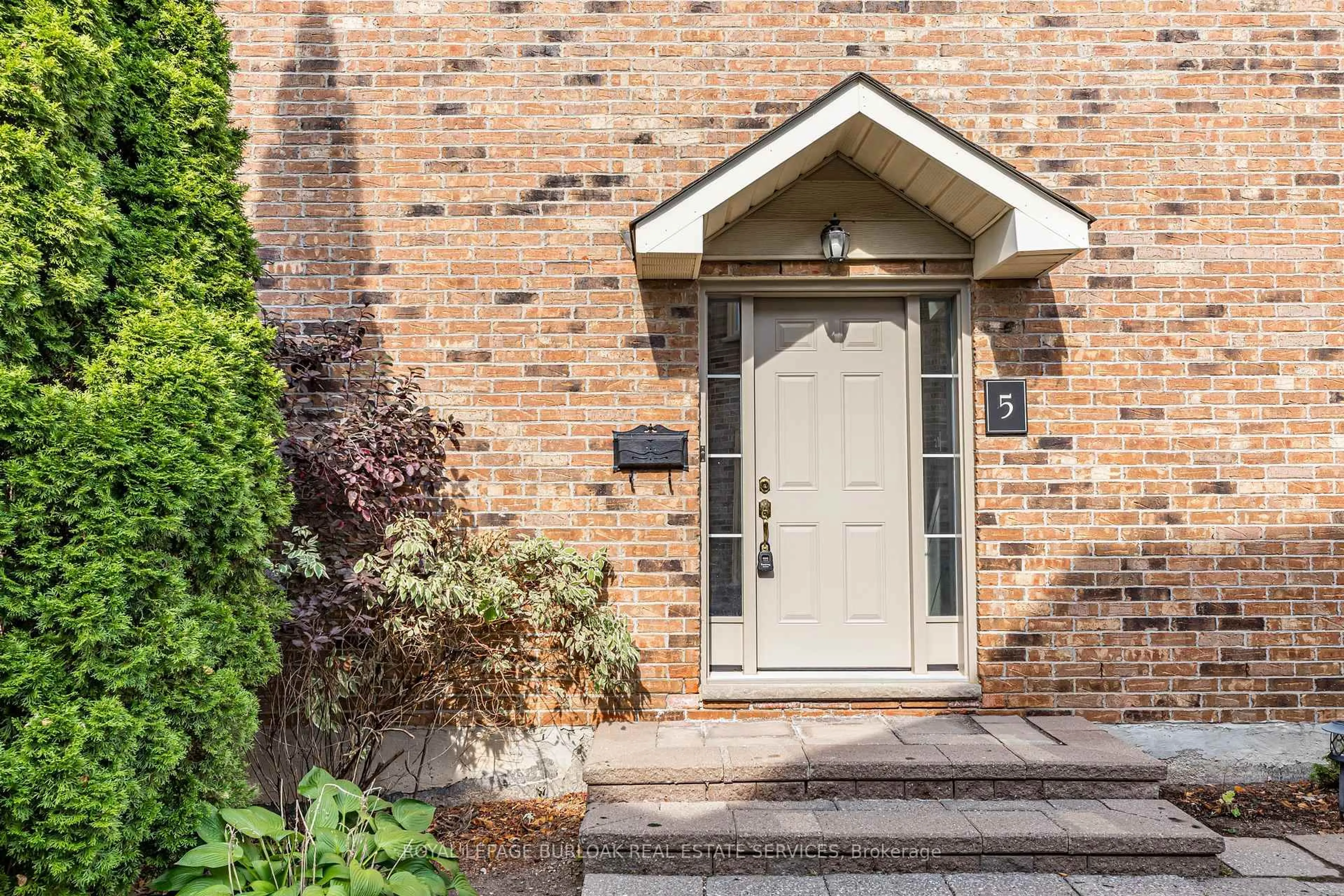 Home with brick exterior material, street for 3230 New St #5, Burlington Ontario L7N 1M8