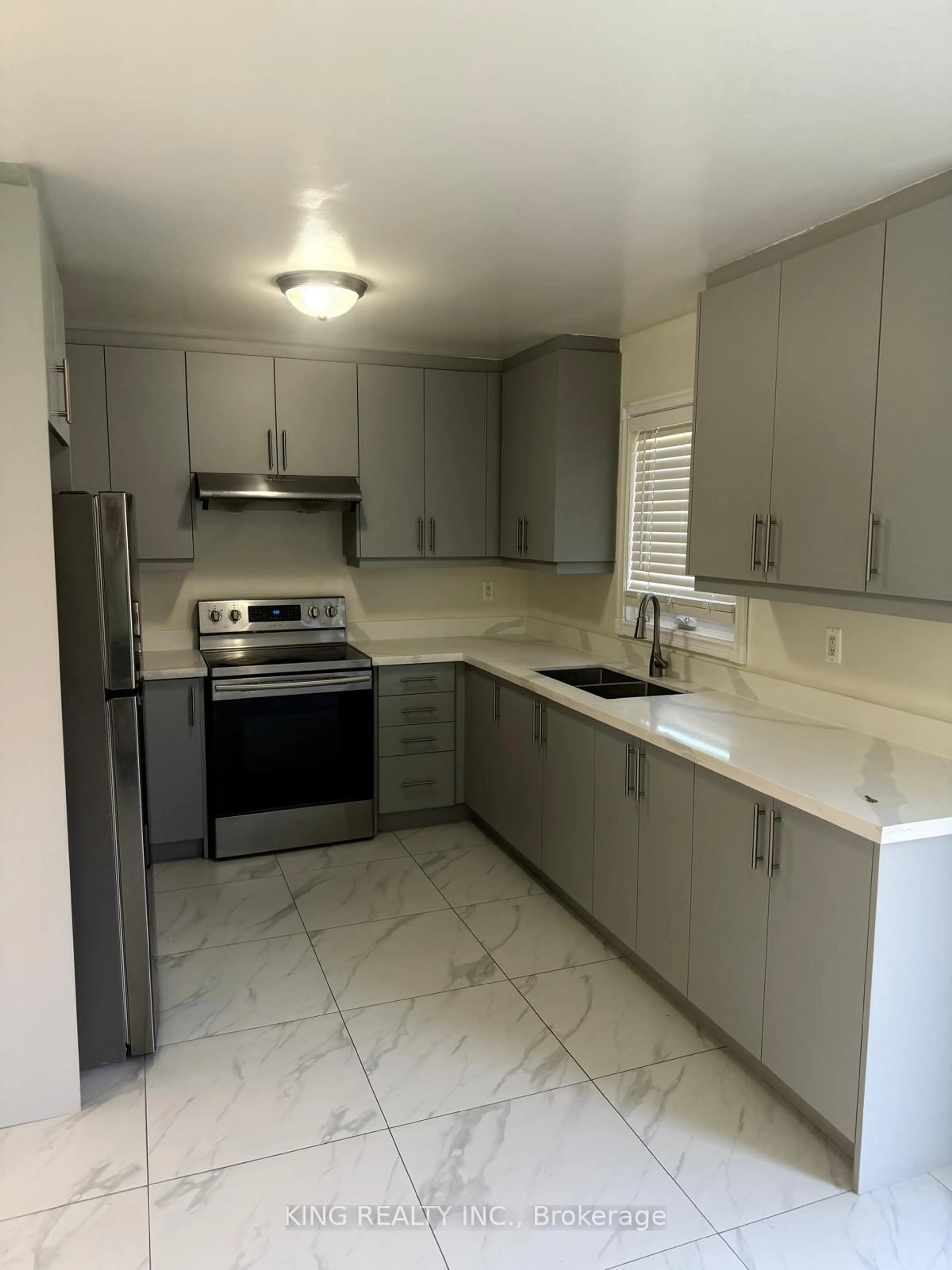 Standard kitchen, ceramic/tile floor for 43 Cranberry Cres, Brampton Ontario L6Y 4P7