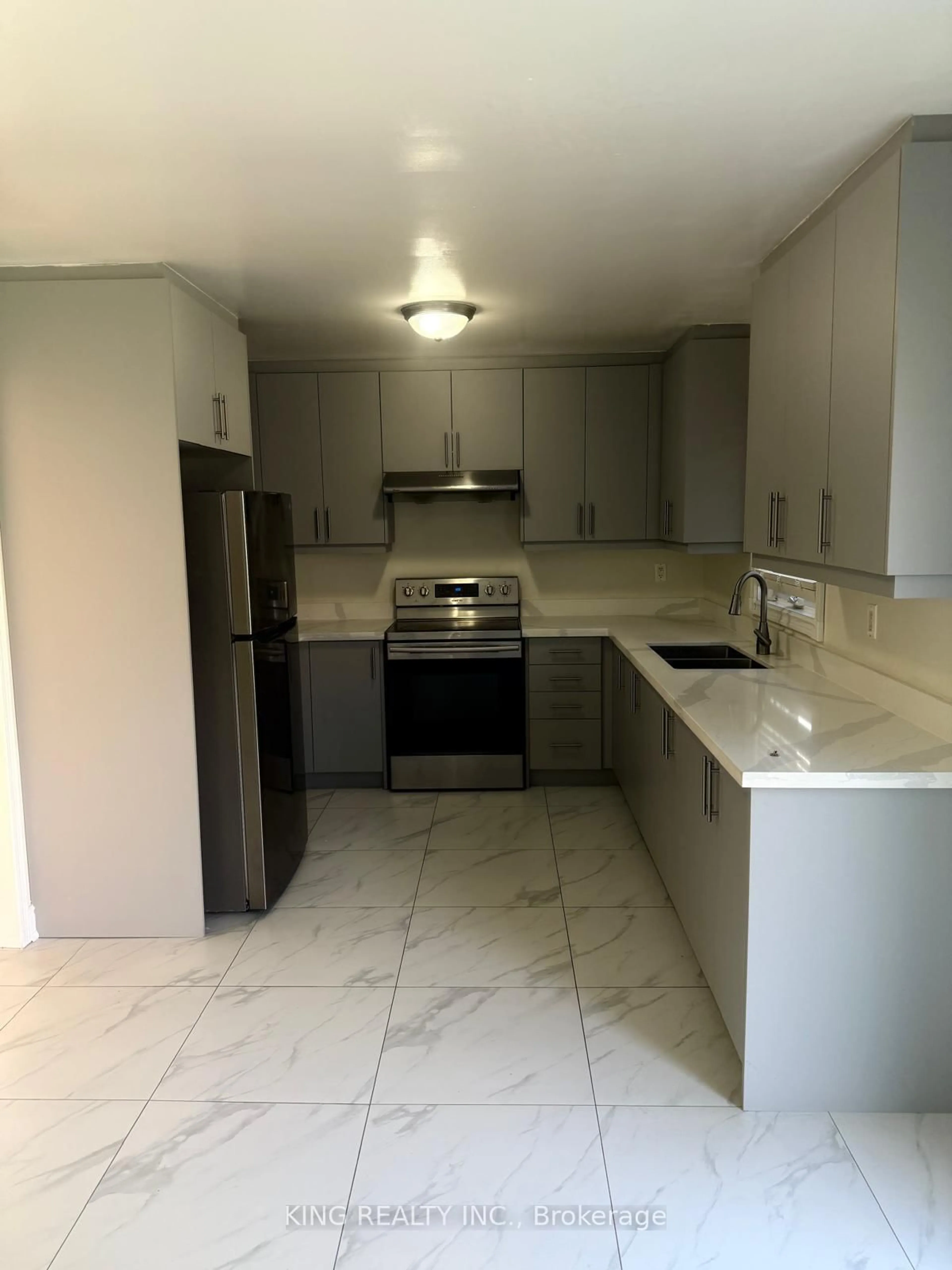 Standard kitchen, ceramic/tile floor for 43 Cranberry Cres, Brampton Ontario L6Y 4P7