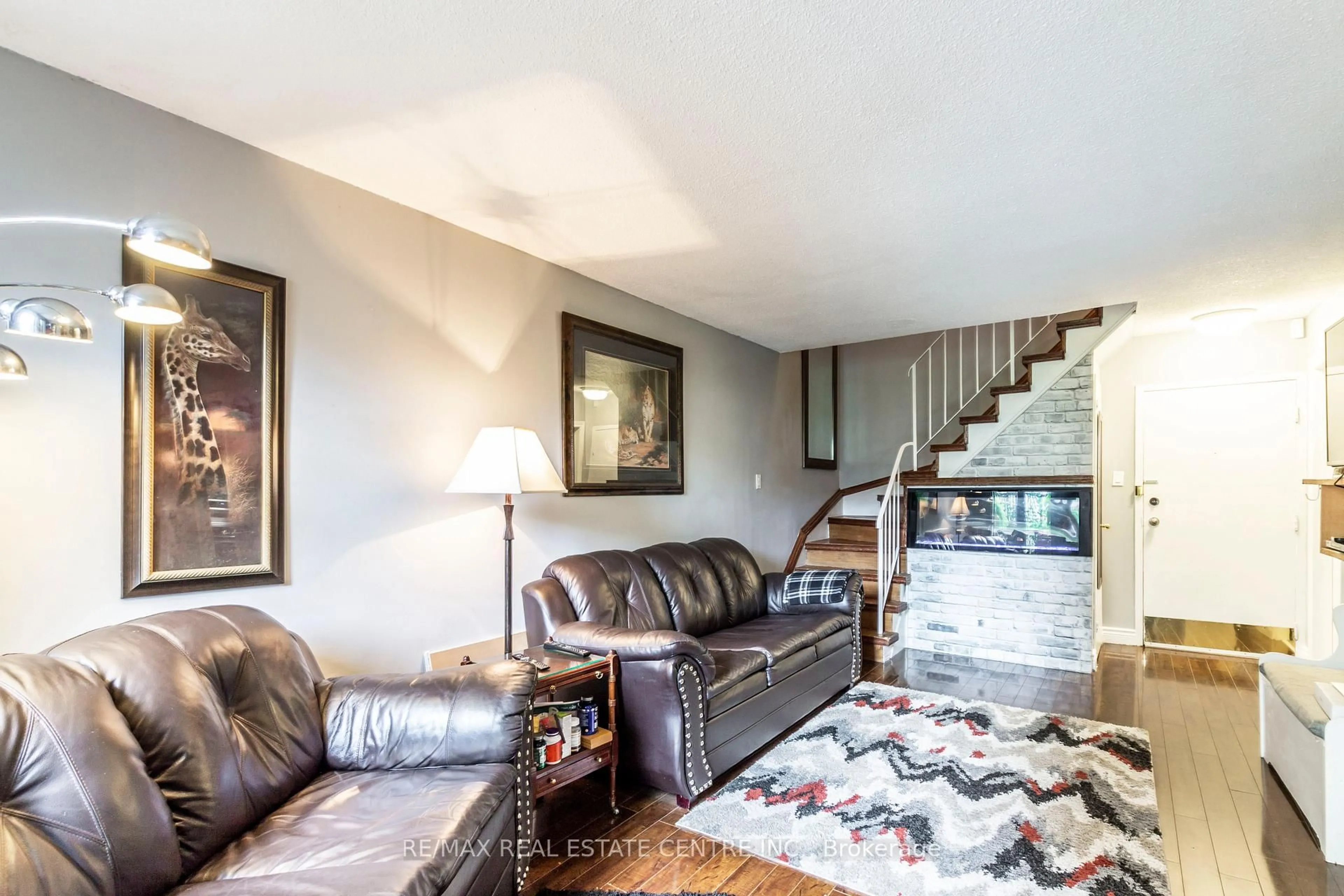 Living room with furniture, unknown for 2095 Roche Crt #124, Mississauga Ontario L5K 2C8