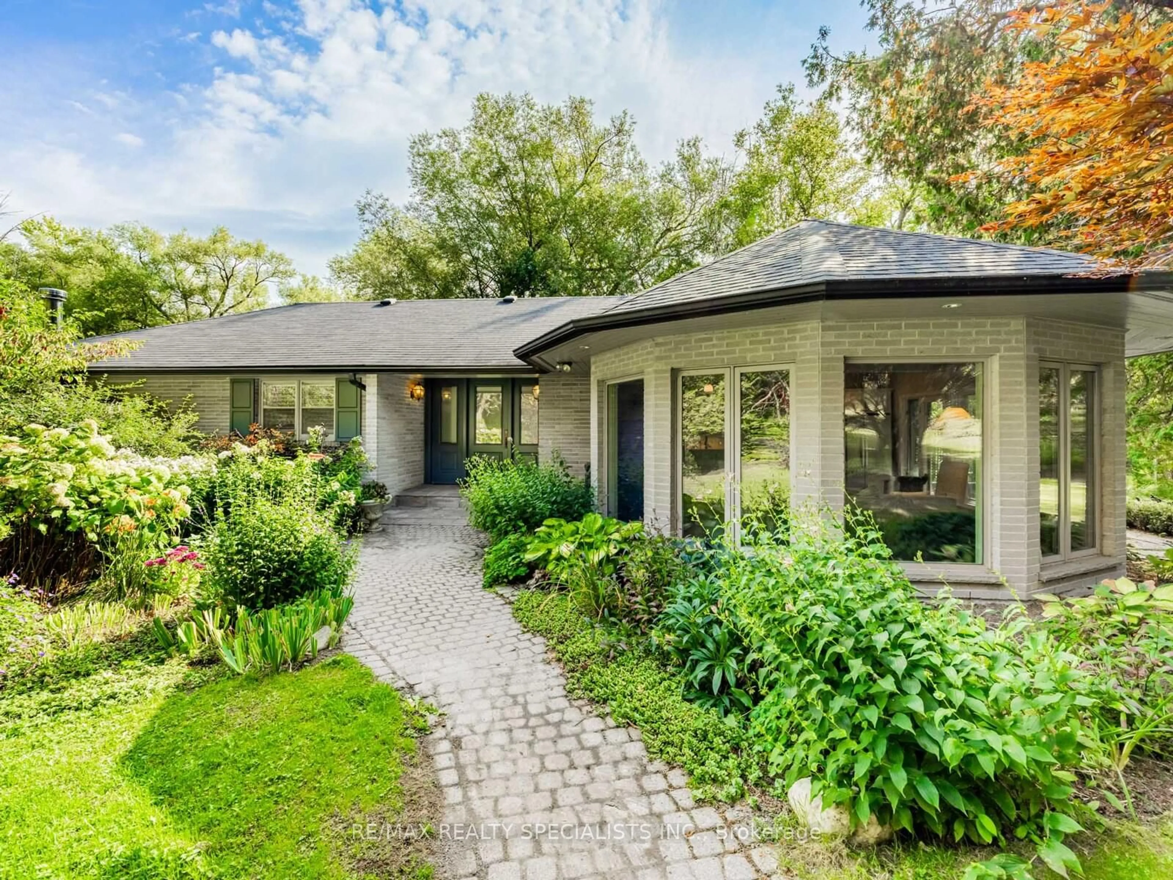 Home with brick exterior material, street for 18043 Airport Rd, Caledon Ontario L7K 2K2