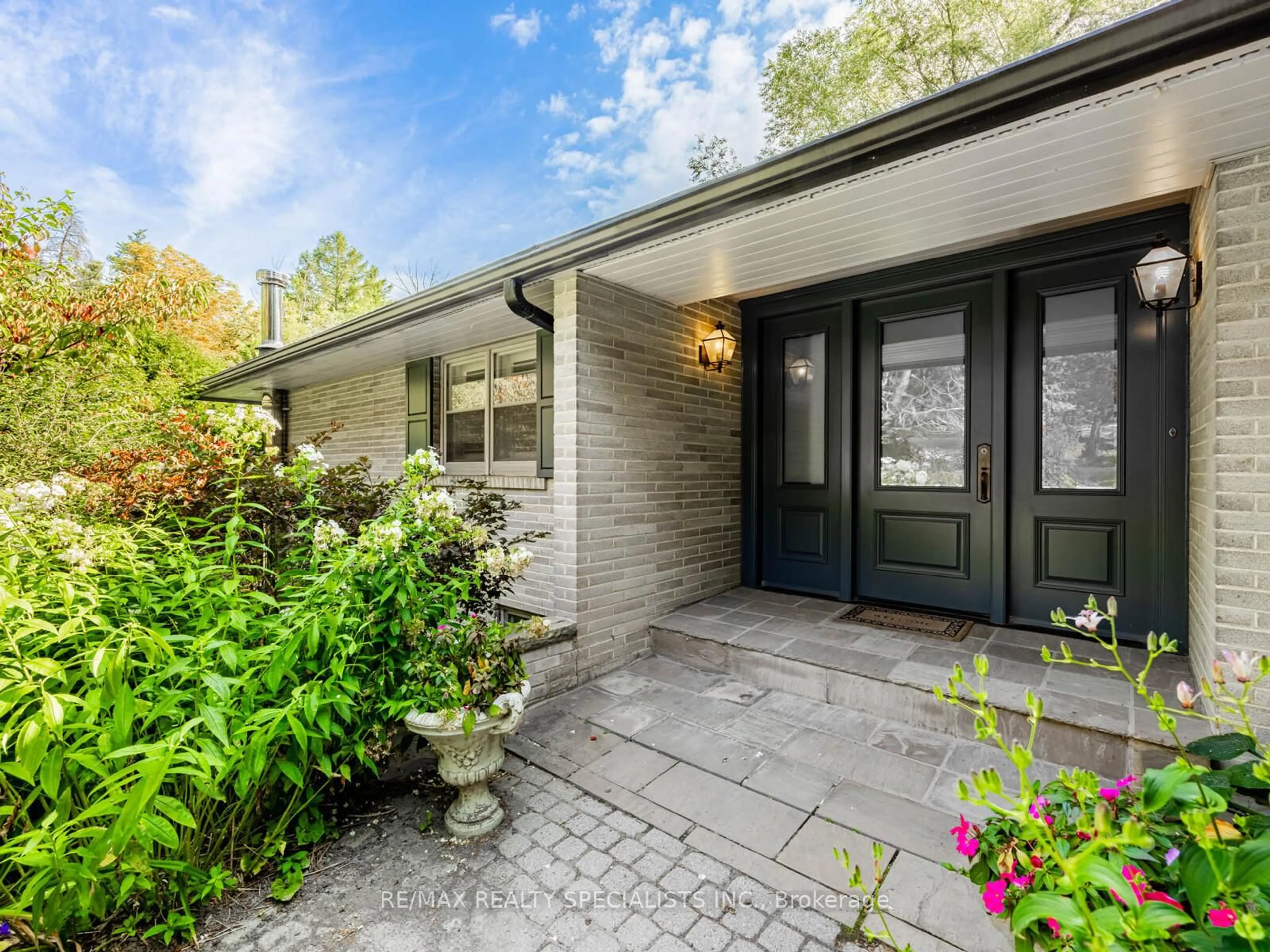 Home with brick exterior material, street for 18043 Airport Rd, Caledon Ontario L7K 2K2