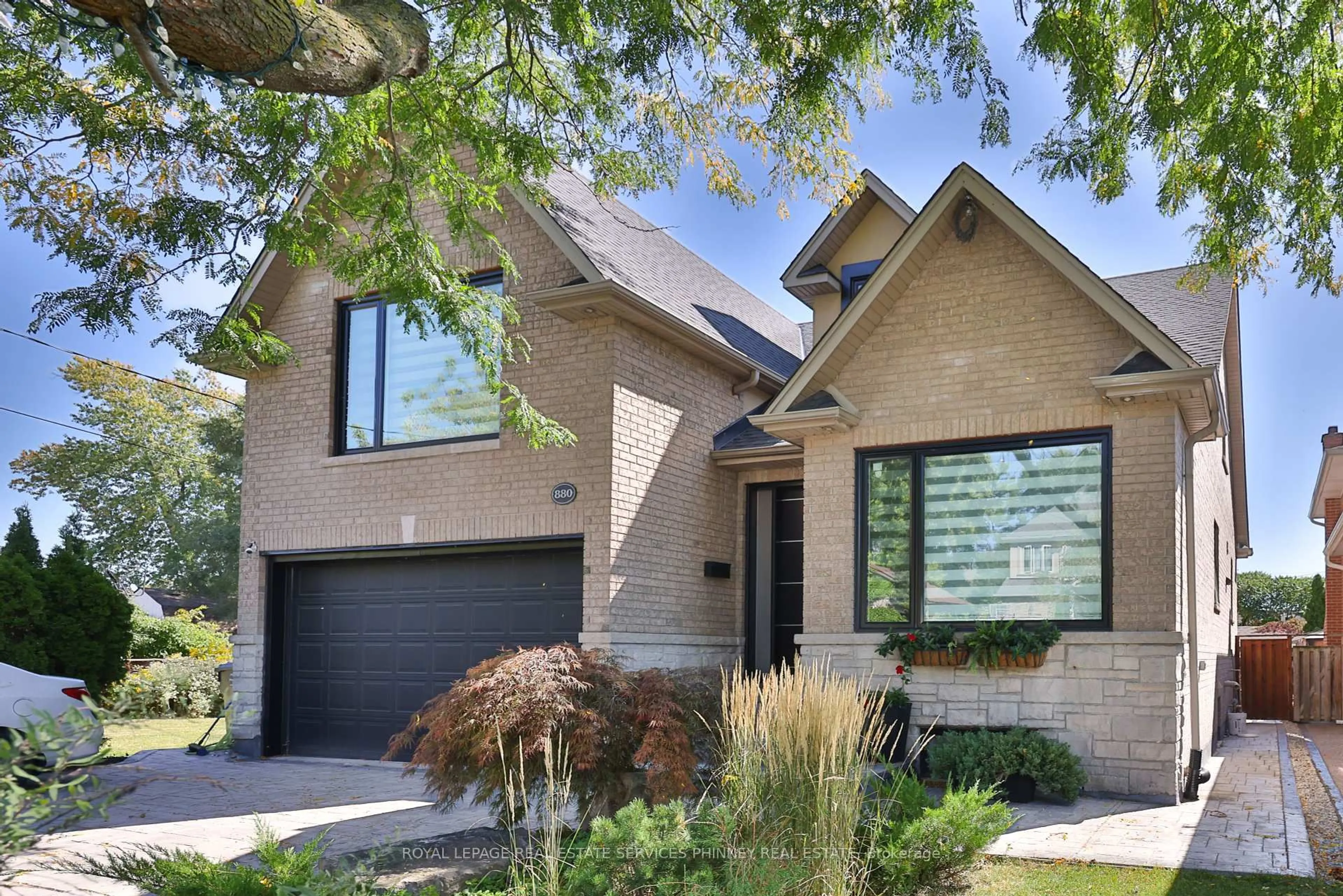 Home with brick exterior material, street for 880 6th St, Mississauga Ontario L5E 1N6