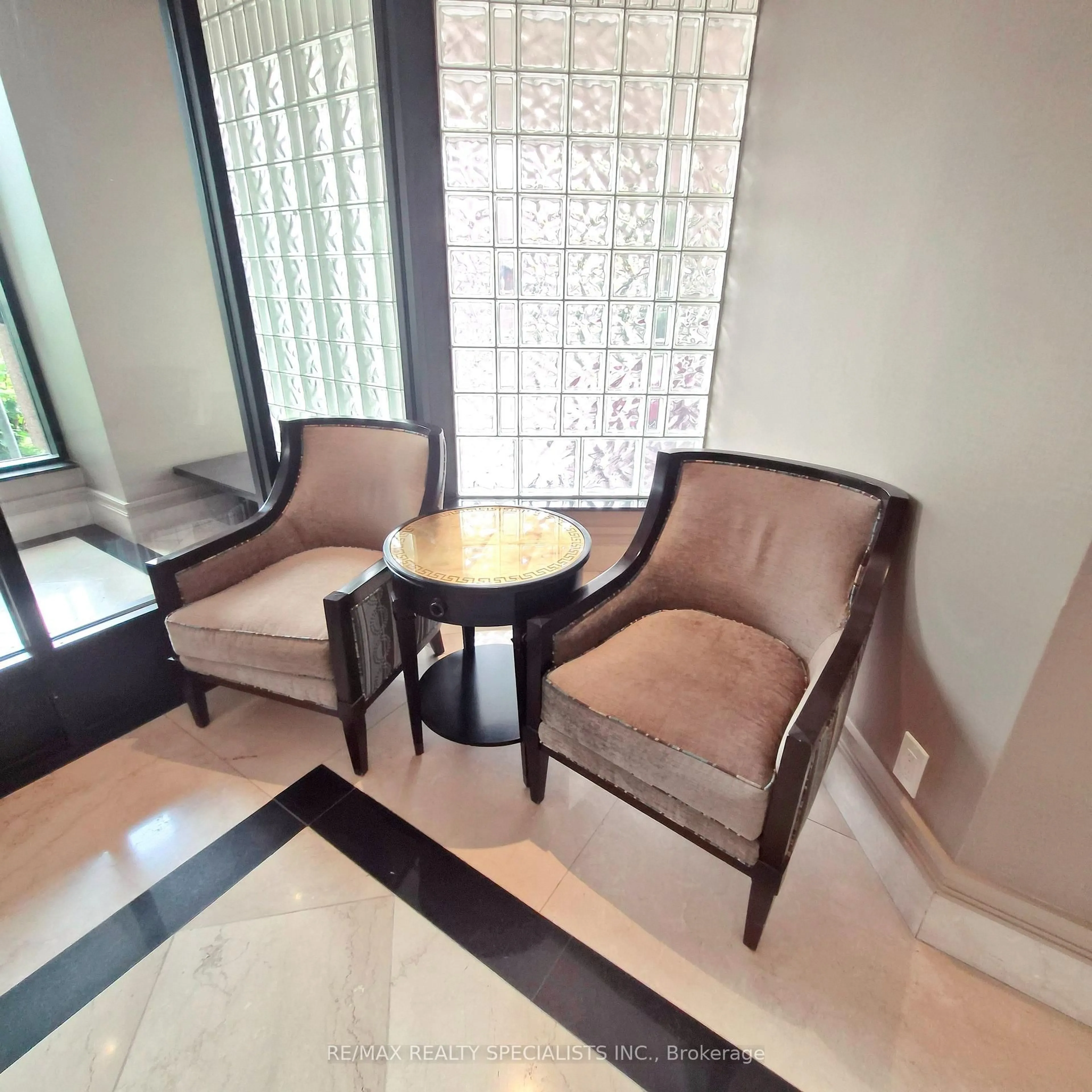 Indoor foyer for 1 Belvedere Crt #1502, Brampton Ontario L6V 4M6