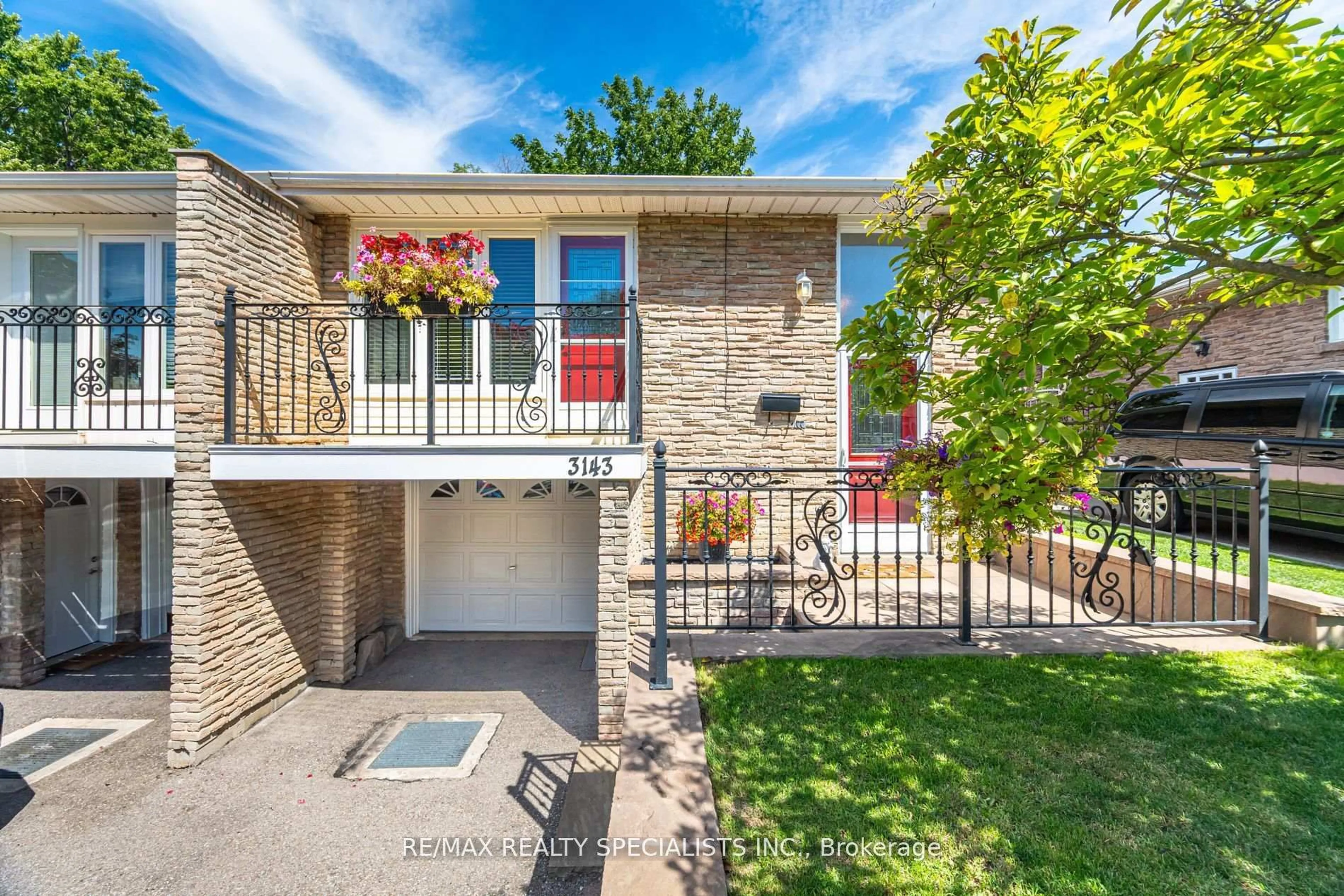 Home with brick exterior material, street for 3143 Rymal Rd, Mississauga Ontario L4Y 3B4