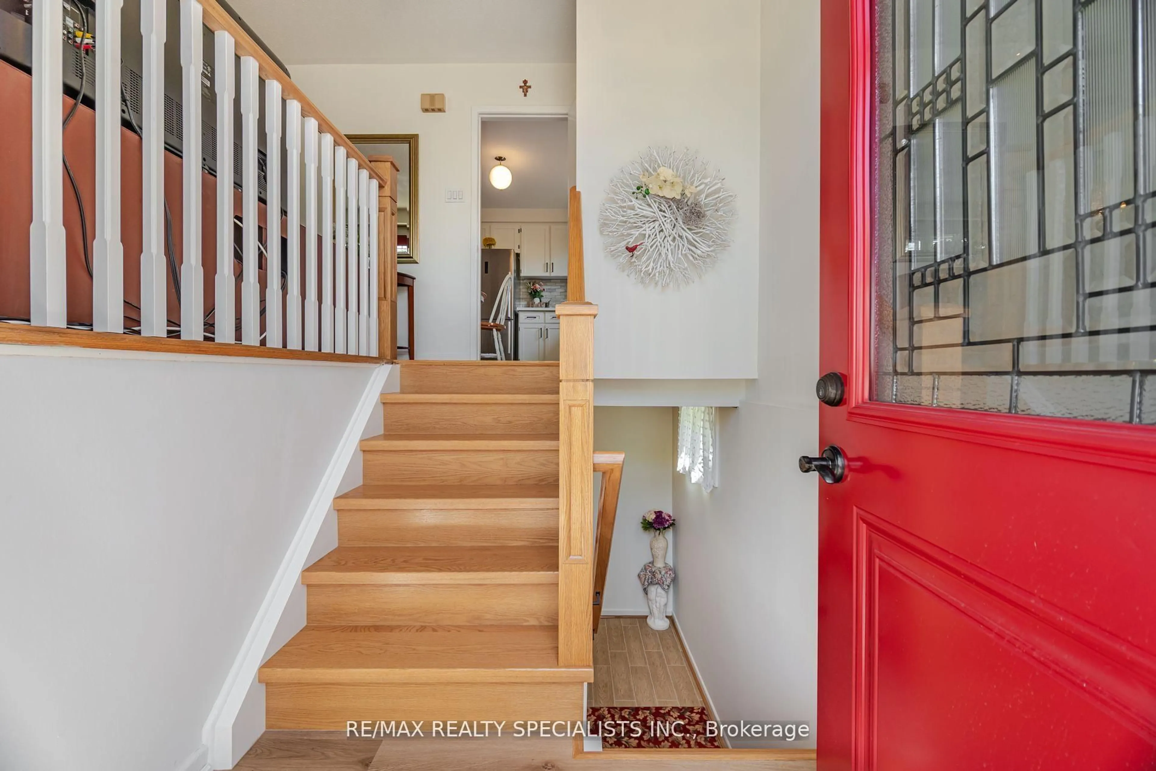 Indoor entryway for 3143 Rymal Rd, Mississauga Ontario L4Y 3B4