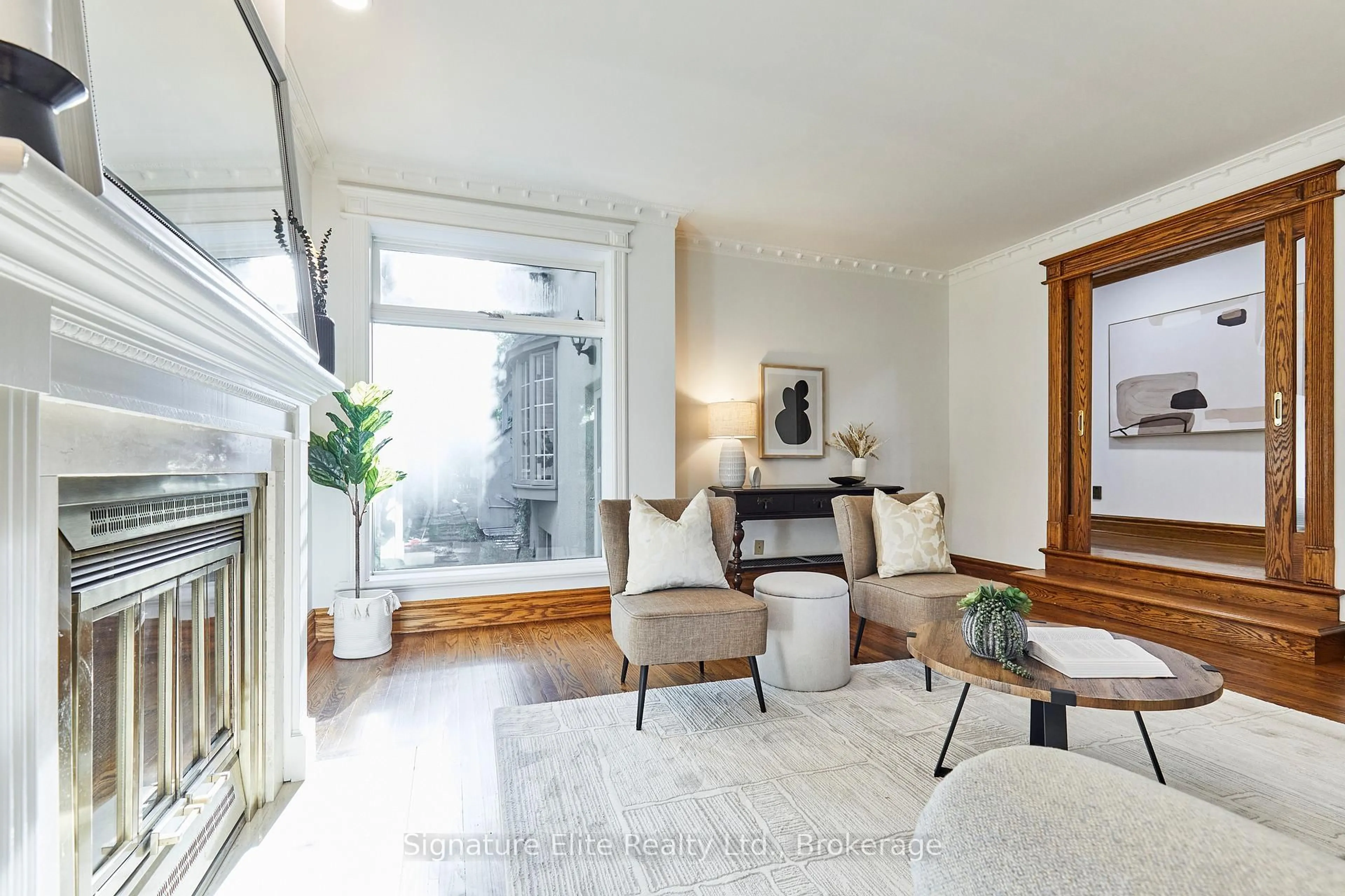 Living room with furniture, unknown for 4 Baby Point Terr, Toronto Ontario M6S 4S4